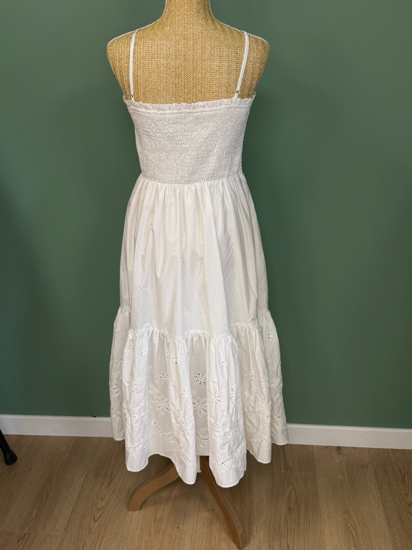 Robe blanche longue à smocks et broderie anglaise femme