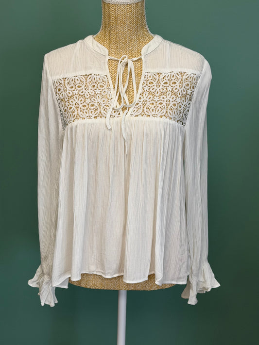 Blouse blanche fluide bohème avec dentelle
