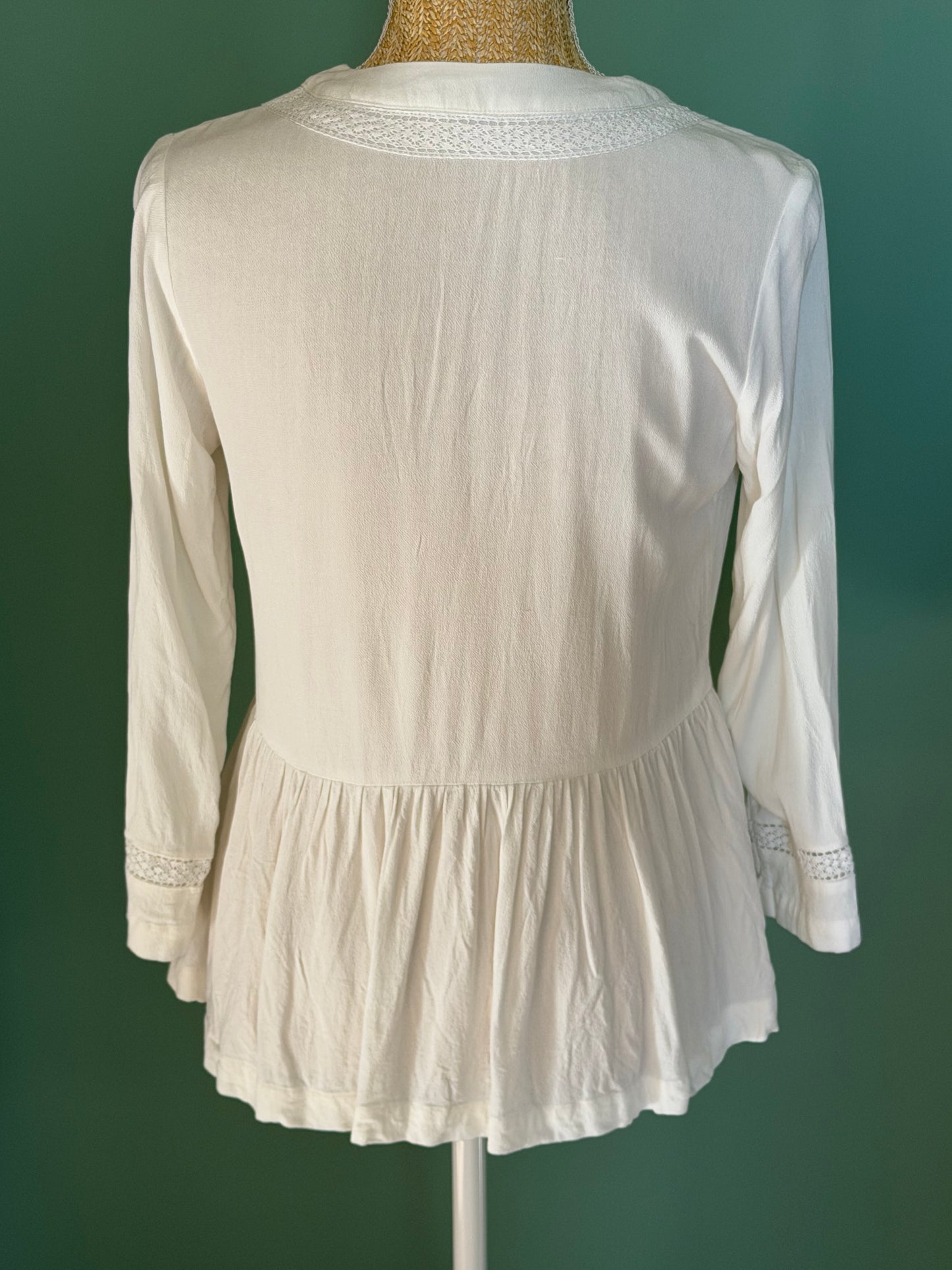 Blouse blanche fluide détails dentelle