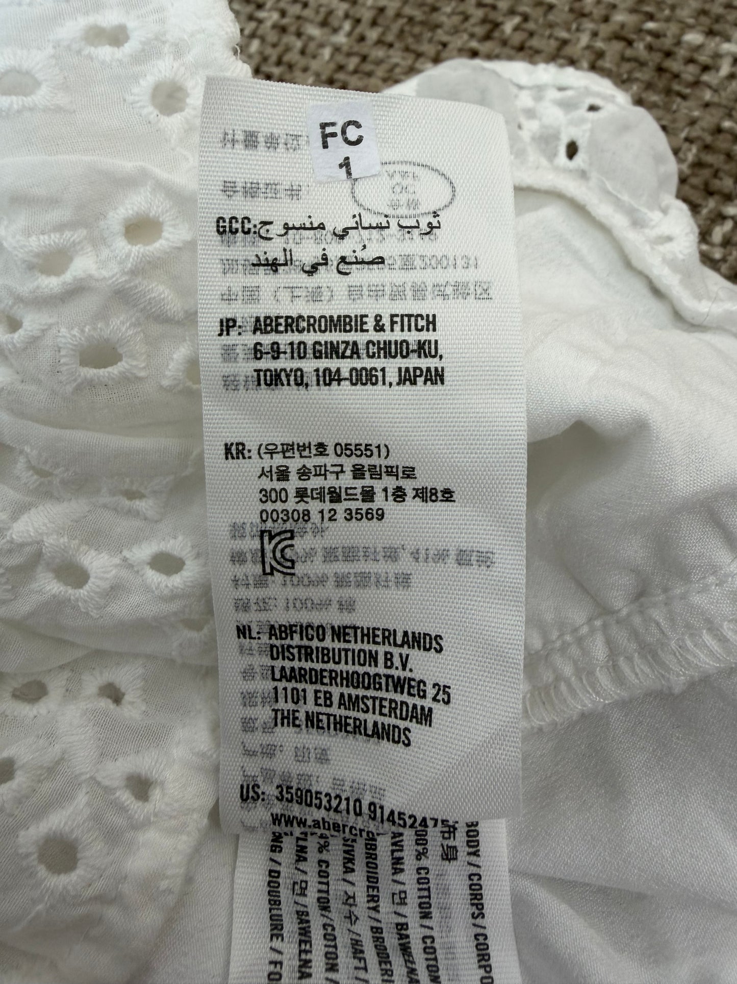 Robe courte Abercrombie & Fitch en broderie anglaise blanche – Taille S
