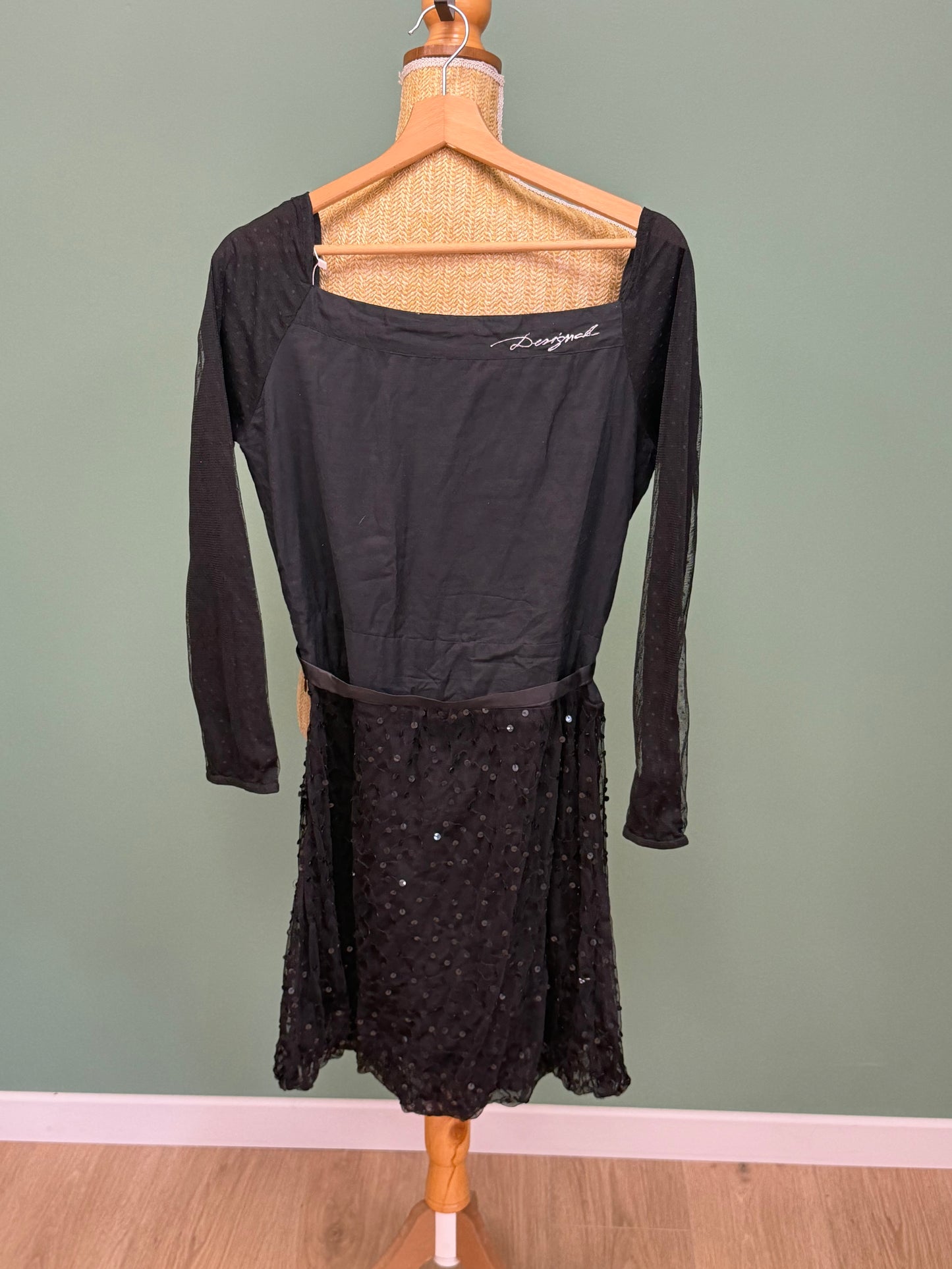 Robe noire brodée à sequins Desigual – Taille L