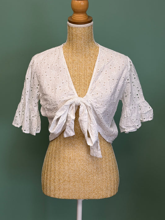 Petit top court blanc broderie anglaise