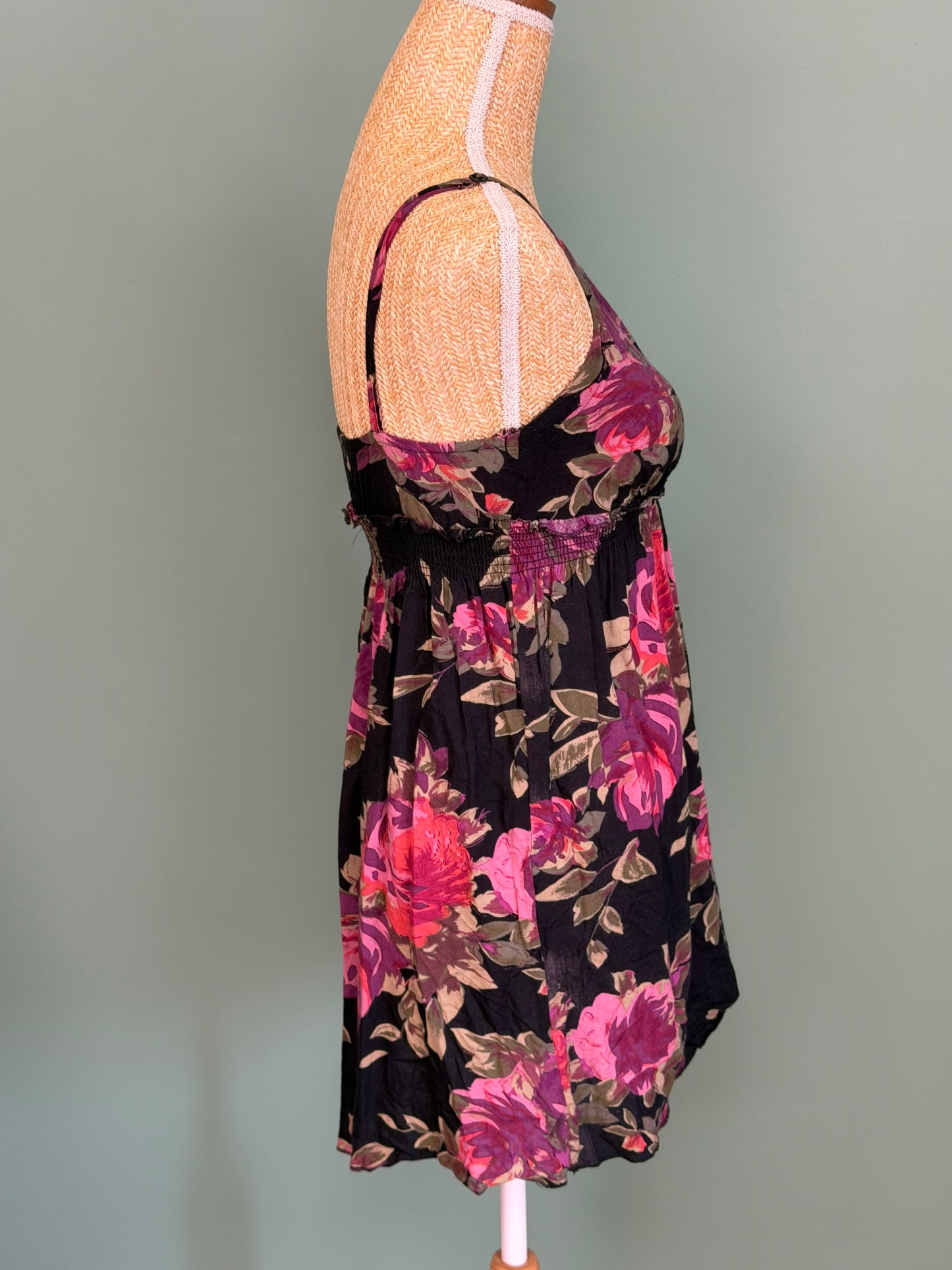 Robe fleurie noire femme à bretelles fines taille XS