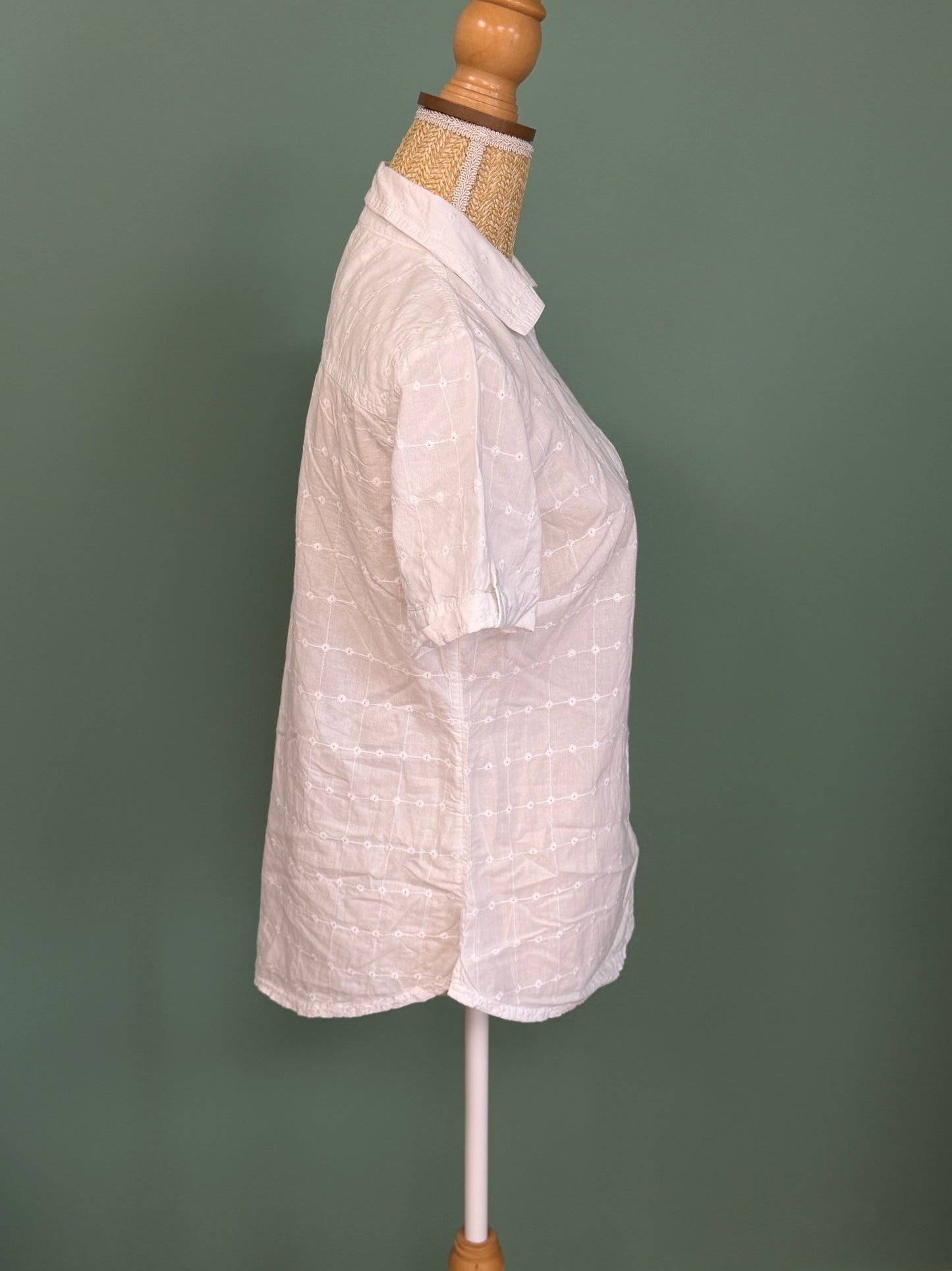 Chemisier blanc manches courtes à motif ton sur ton – Taille M