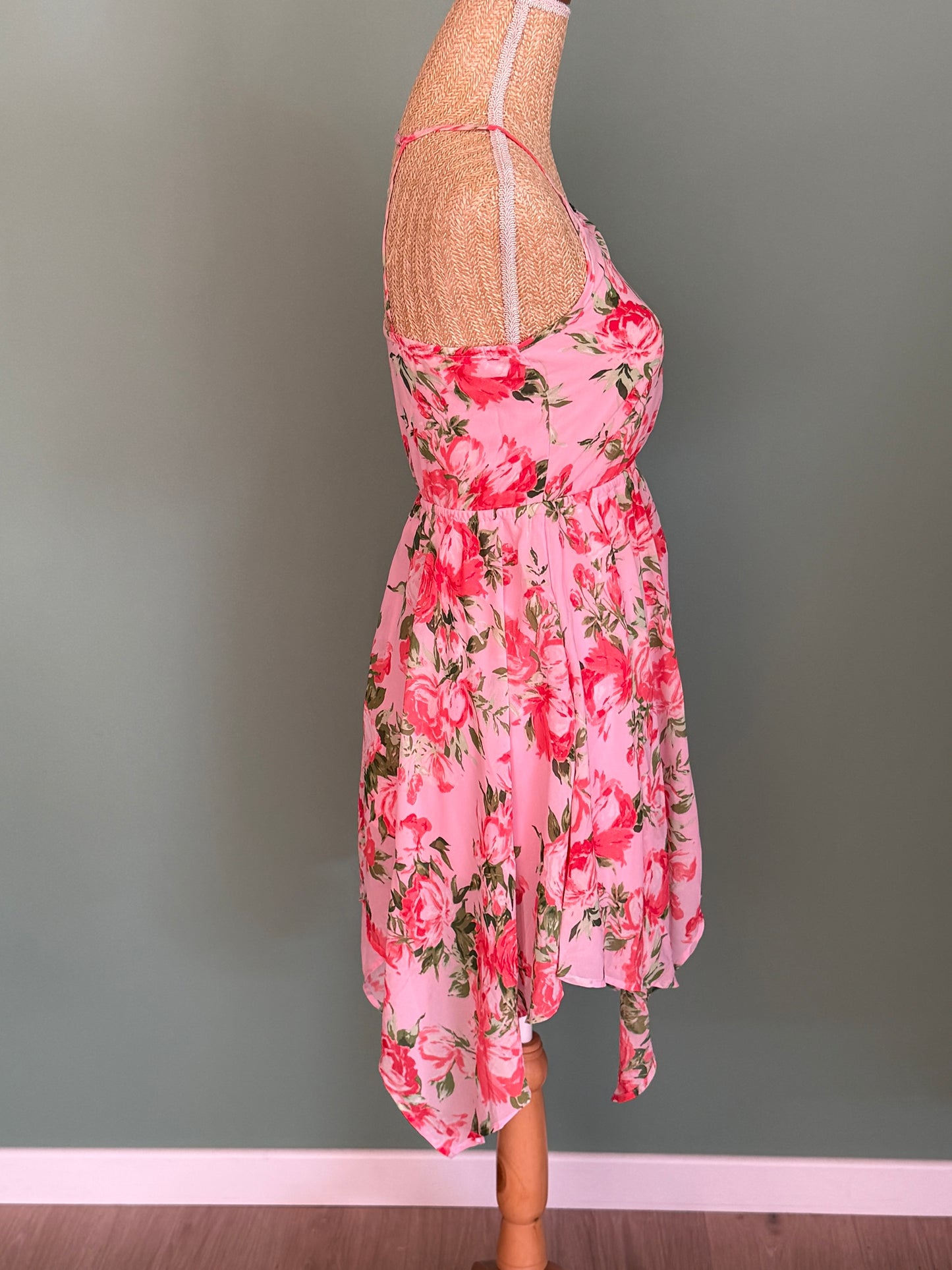 Robe rose fleurie asymétrique – Taille XS