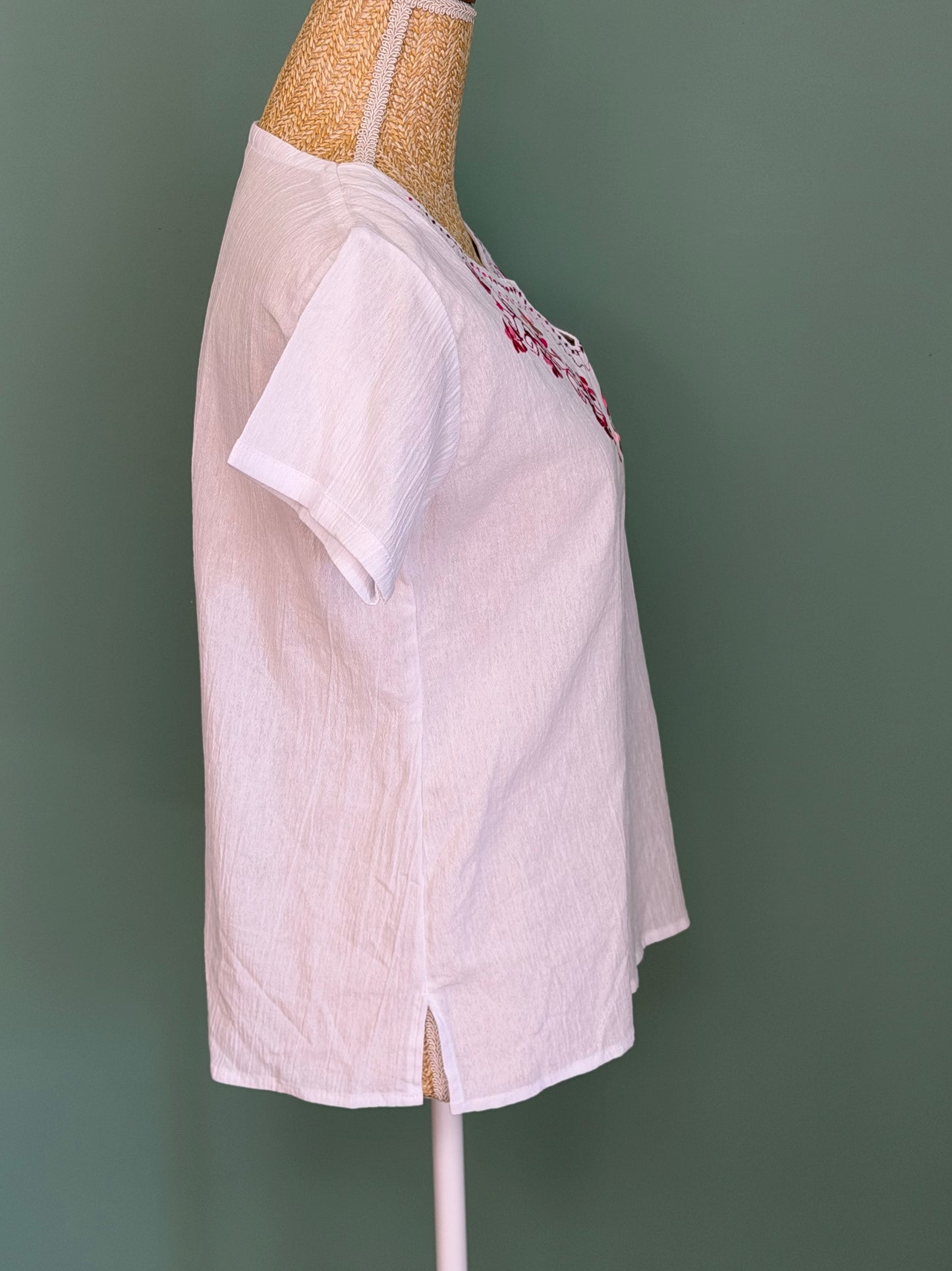 Blouse blanche brodée à manches courtes – Taille L