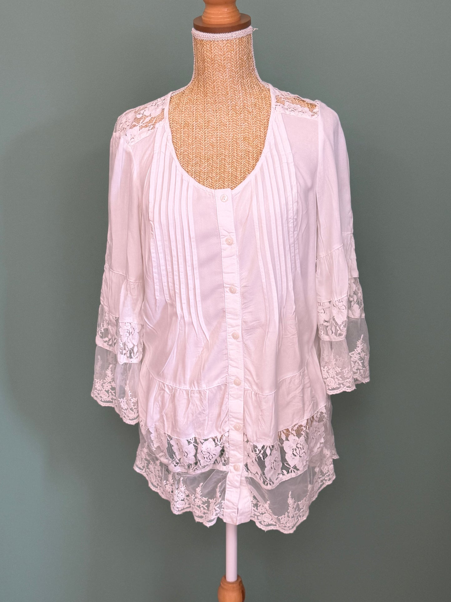 Blouse blanche bohème en dentelle et volants femme L