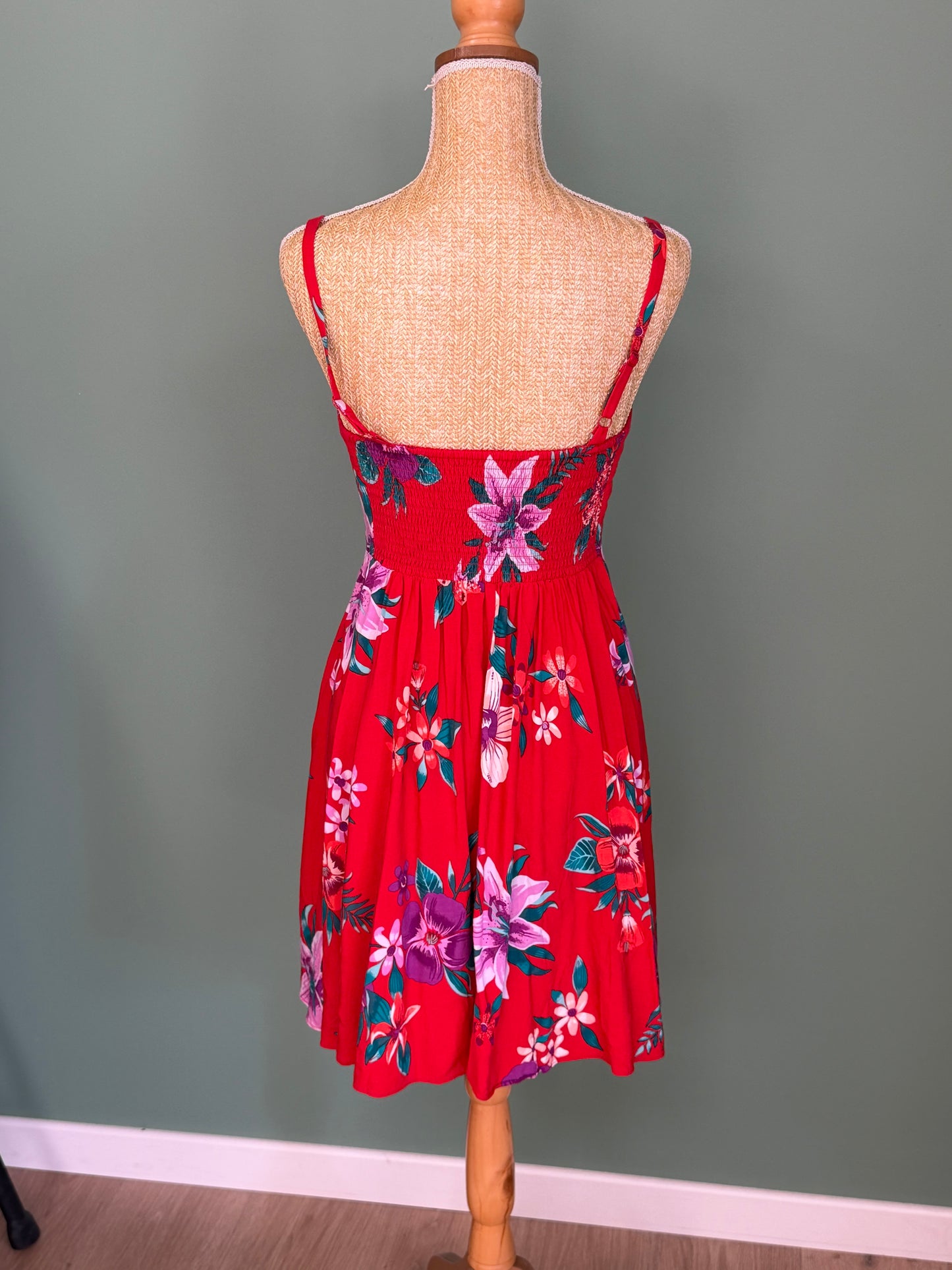 Robe rouge fleurie à fines bretelles – Taille S