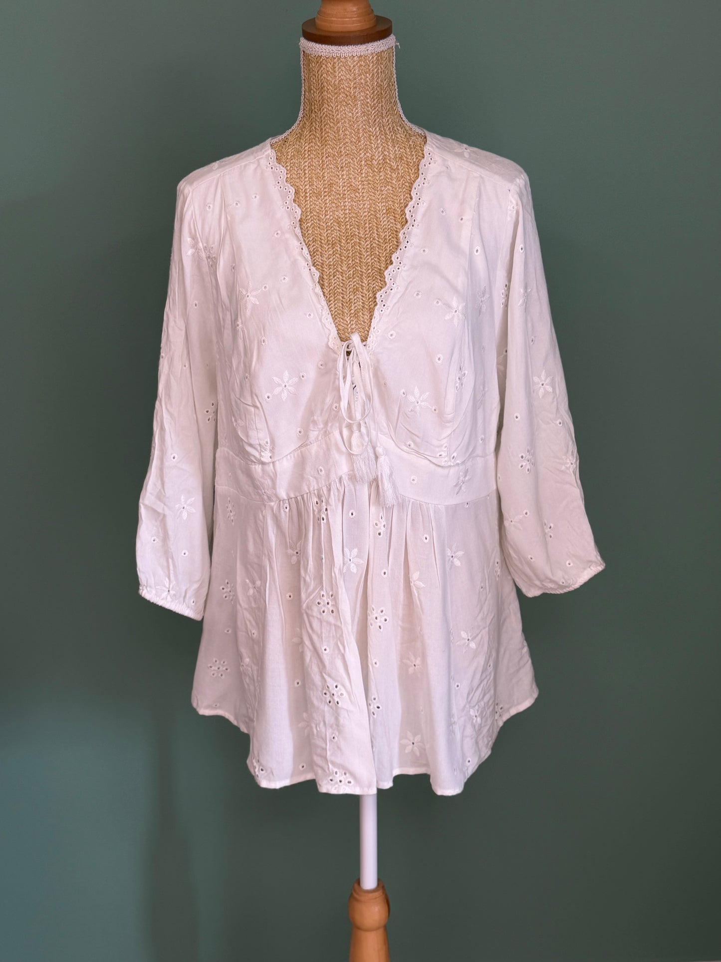 Blouse blanche brodée à manches 3/4 femme XL