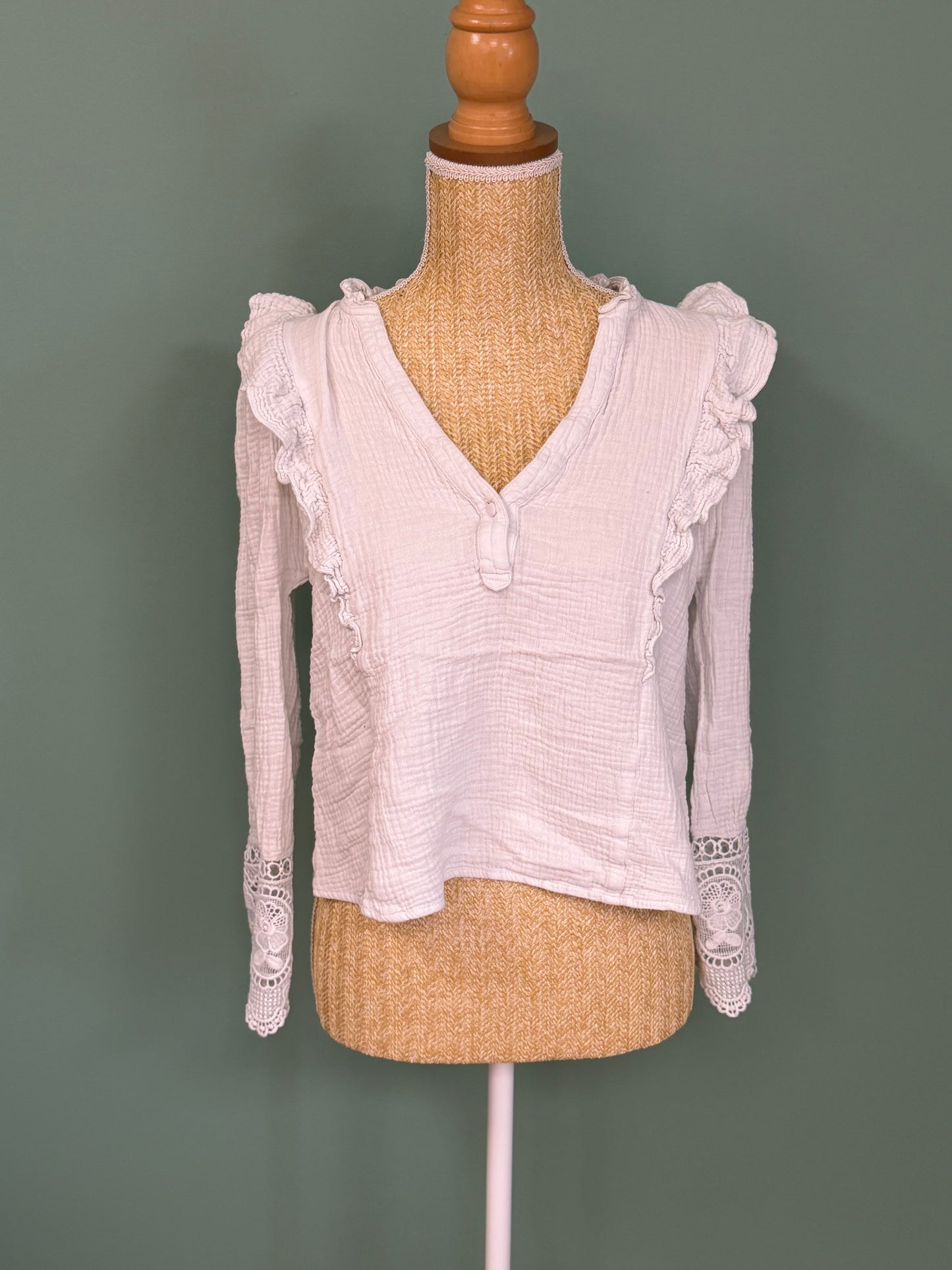 Blouse en gaze de coton blanche à volants et dentelle Atelier Événs – Taille S/M