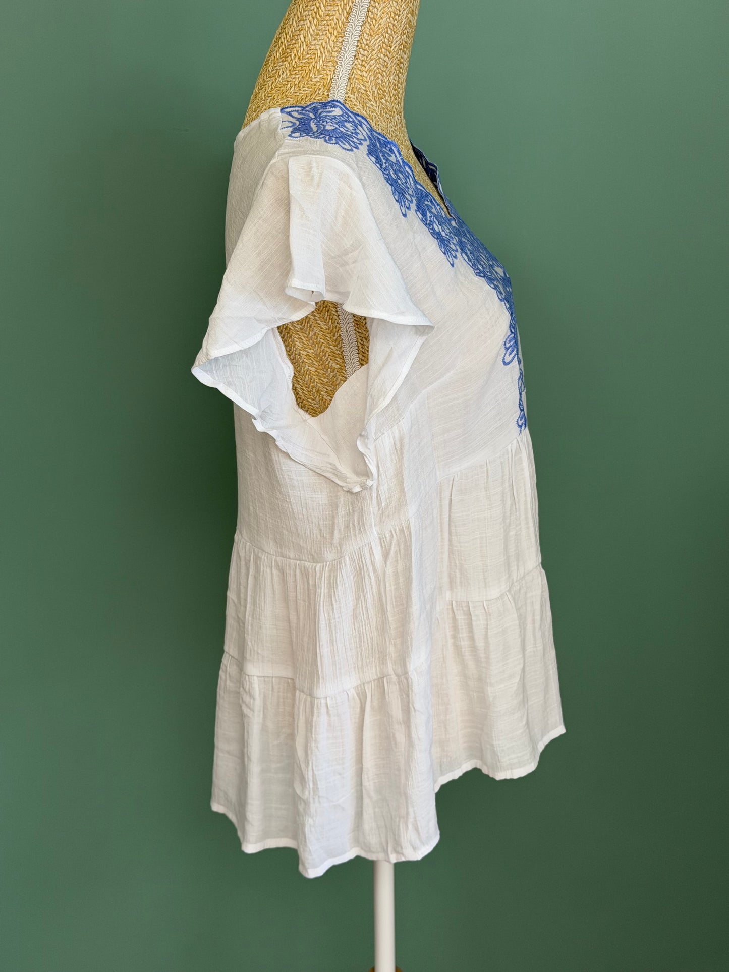 Blouse blanche brodée bleue manches courtes femme M