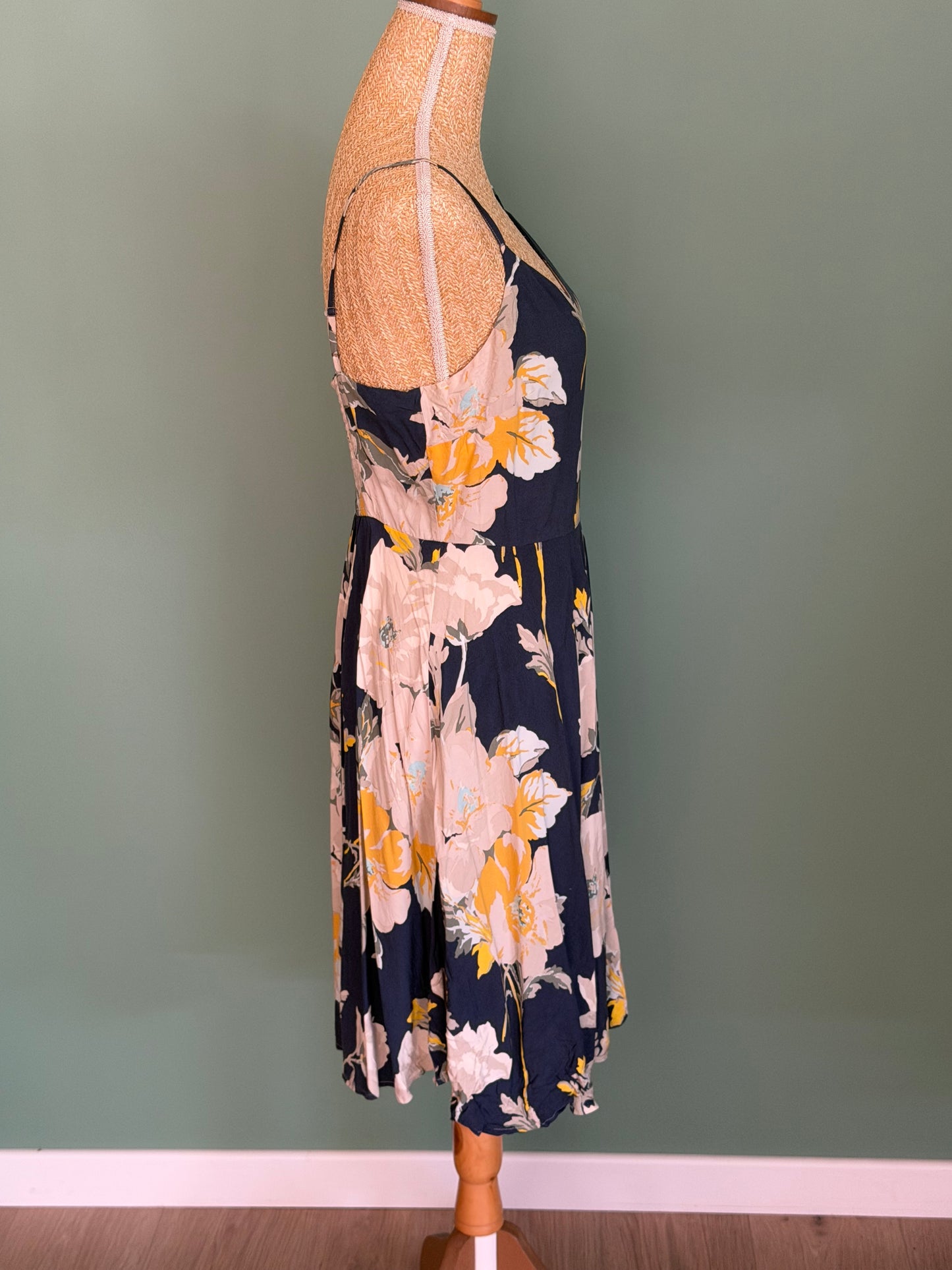 Robe Gap bleu marine fleurie à bretelles – taille M