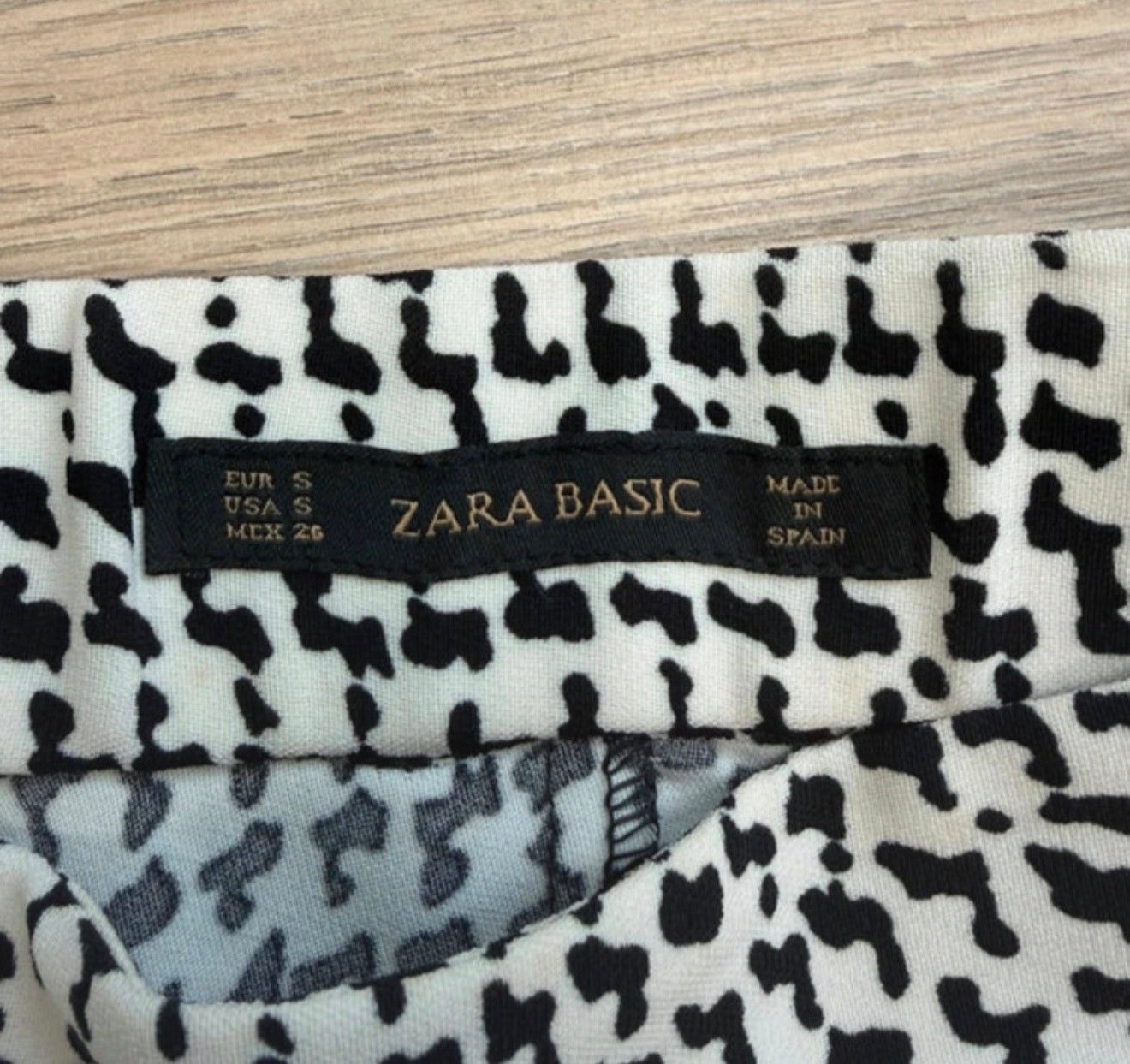 Jupe patineuse Zara Basic imprimé noir & blanc - Taille S