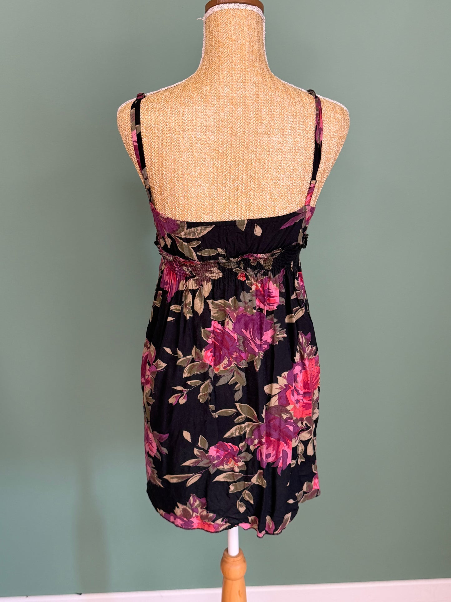 Robe fleurie noire femme à bretelles fines taille XS