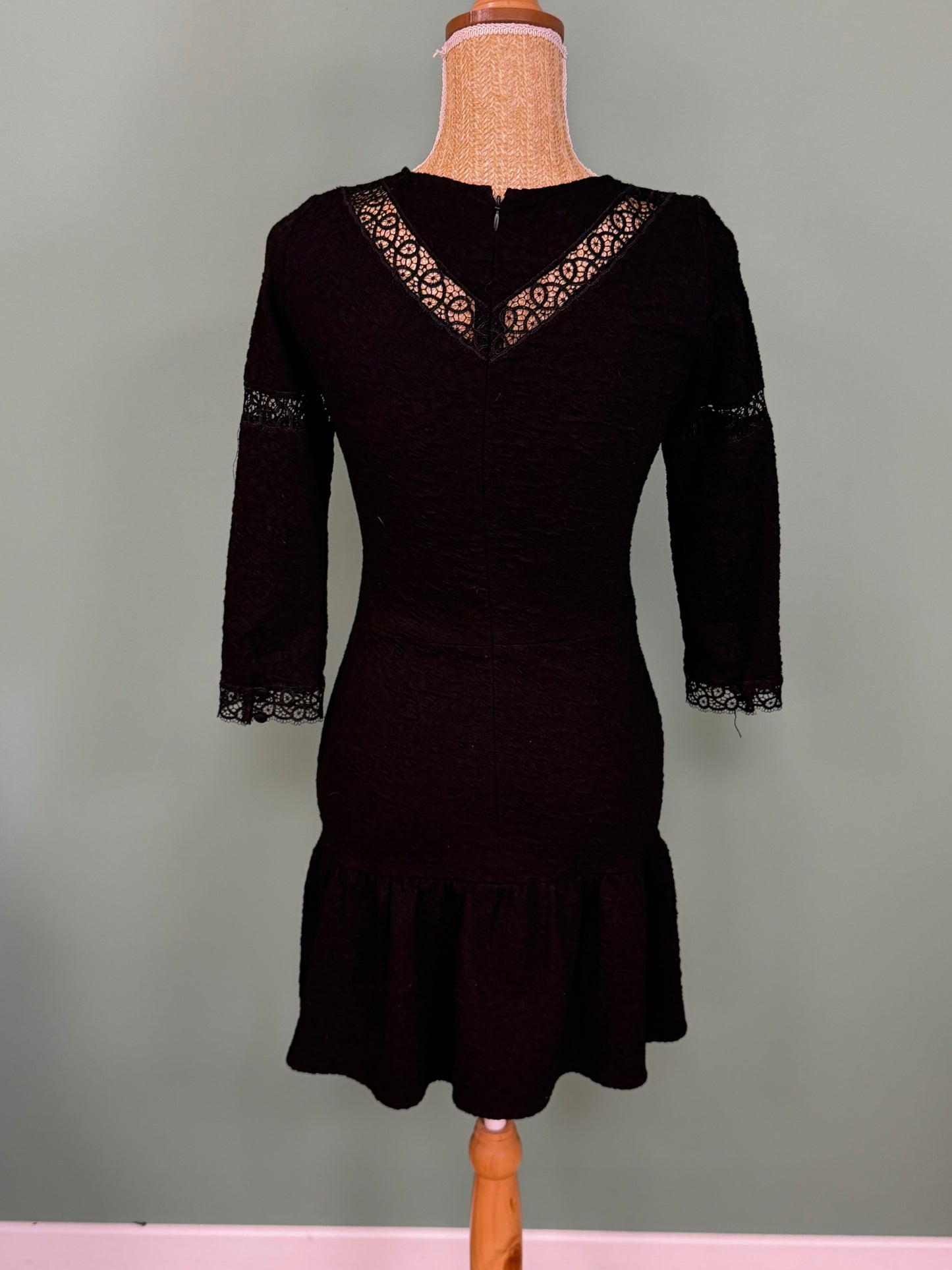 Robe noire en dentelle The Kooples à manches 3/4 – Taille S