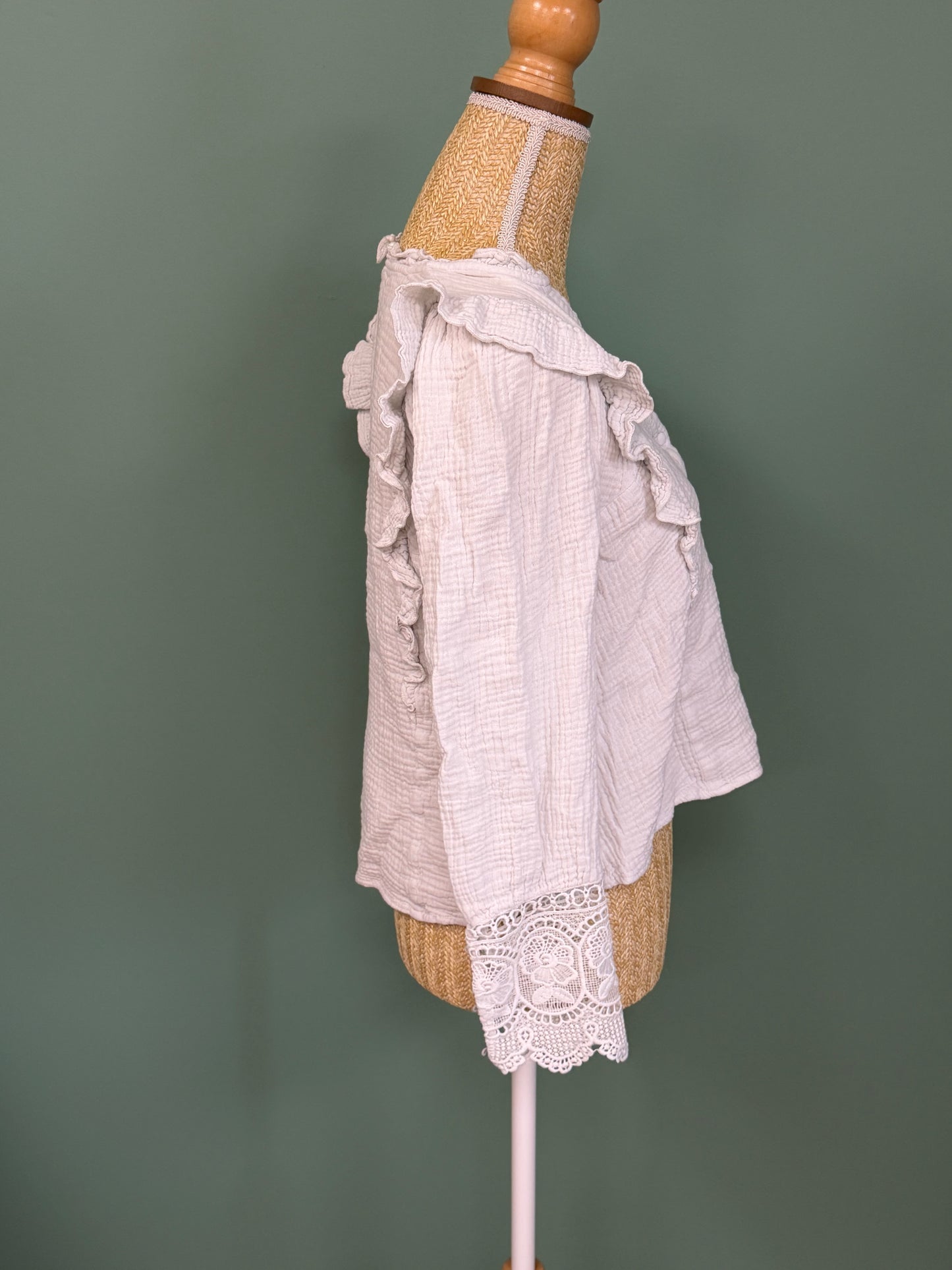 Blouse en gaze de coton blanche à volants et dentelle Atelier Événs – Taille S/M