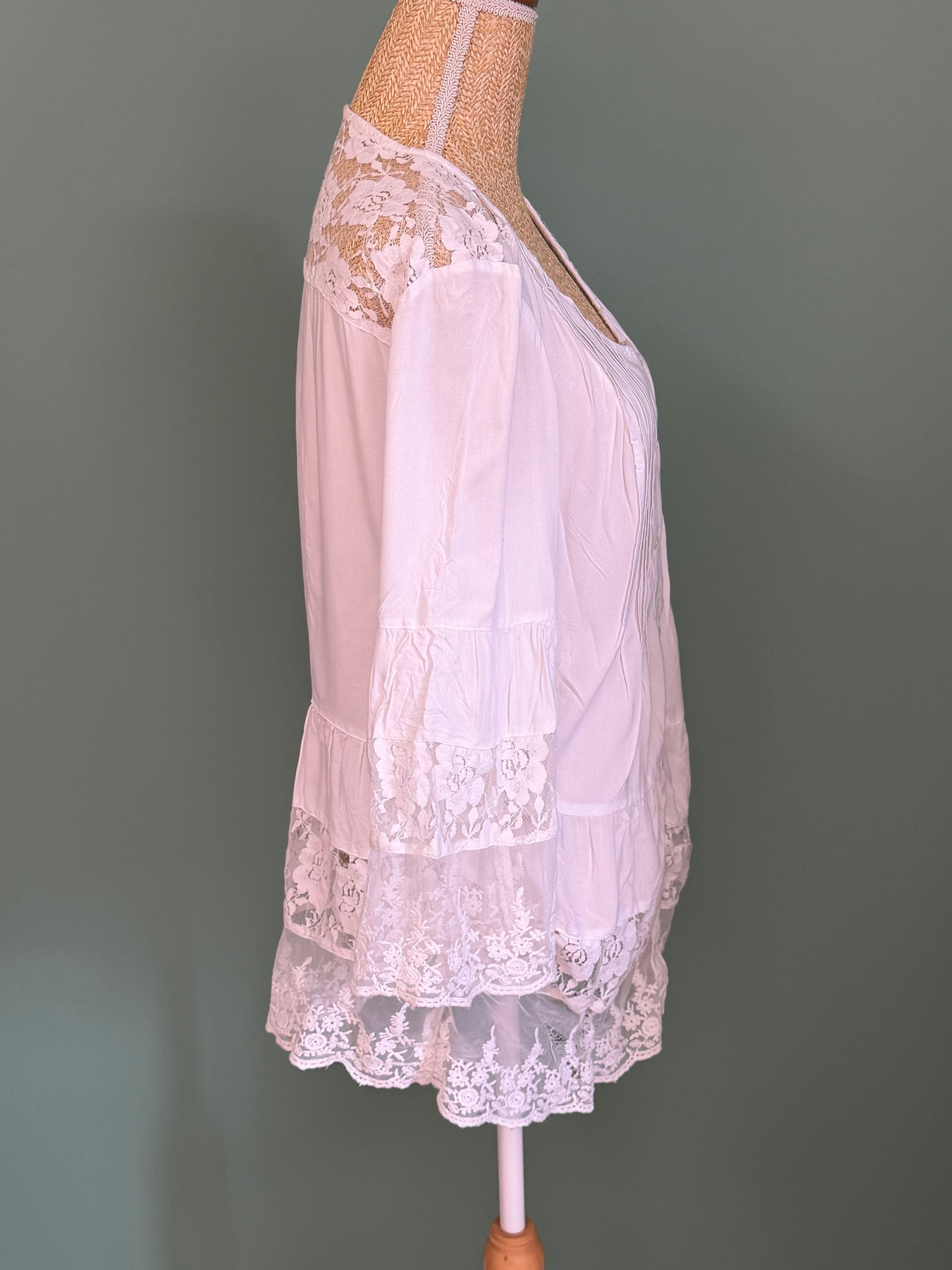 Blouse blanche bohème en dentelle et volants femme L