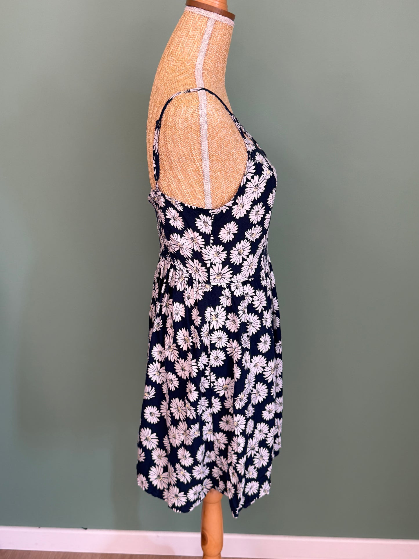 Robe fleurie à bretelles croisées Atmosphere – Taille L