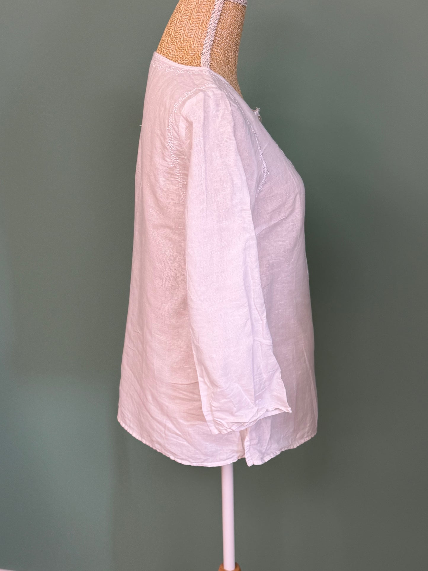 Blouse blanche en lin brodé à manches 3/4 femme M