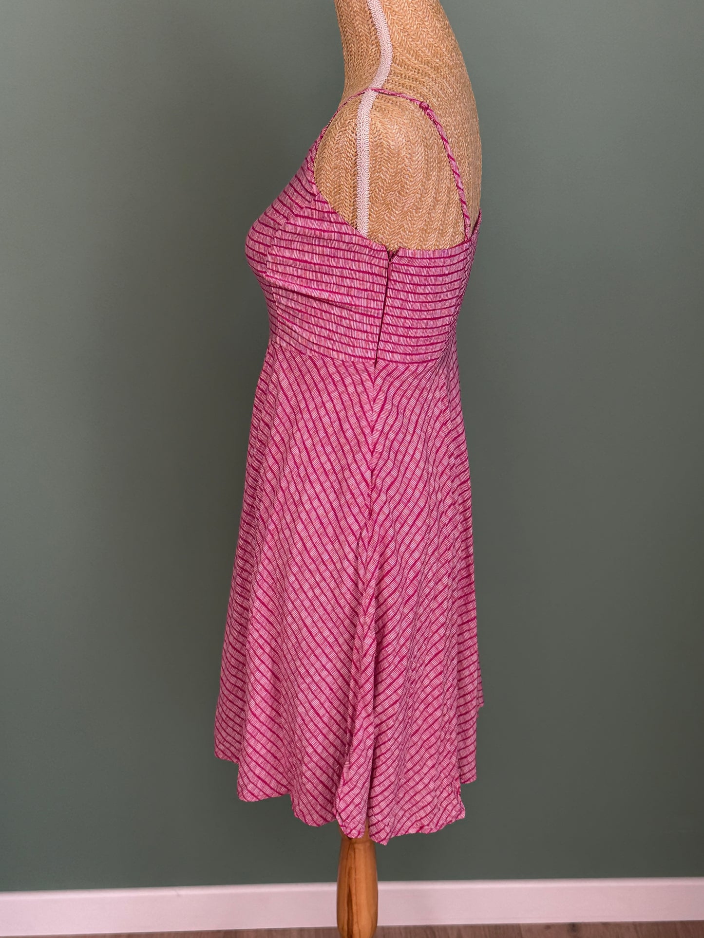 Robe patineuse rose à rayures fines en viscose – Taille M