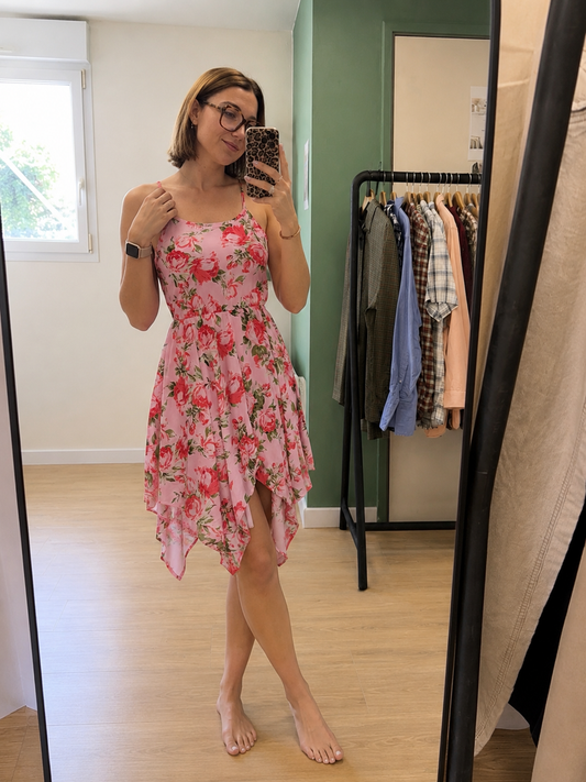 Robe rose fleurie asymétrique – Taille XS