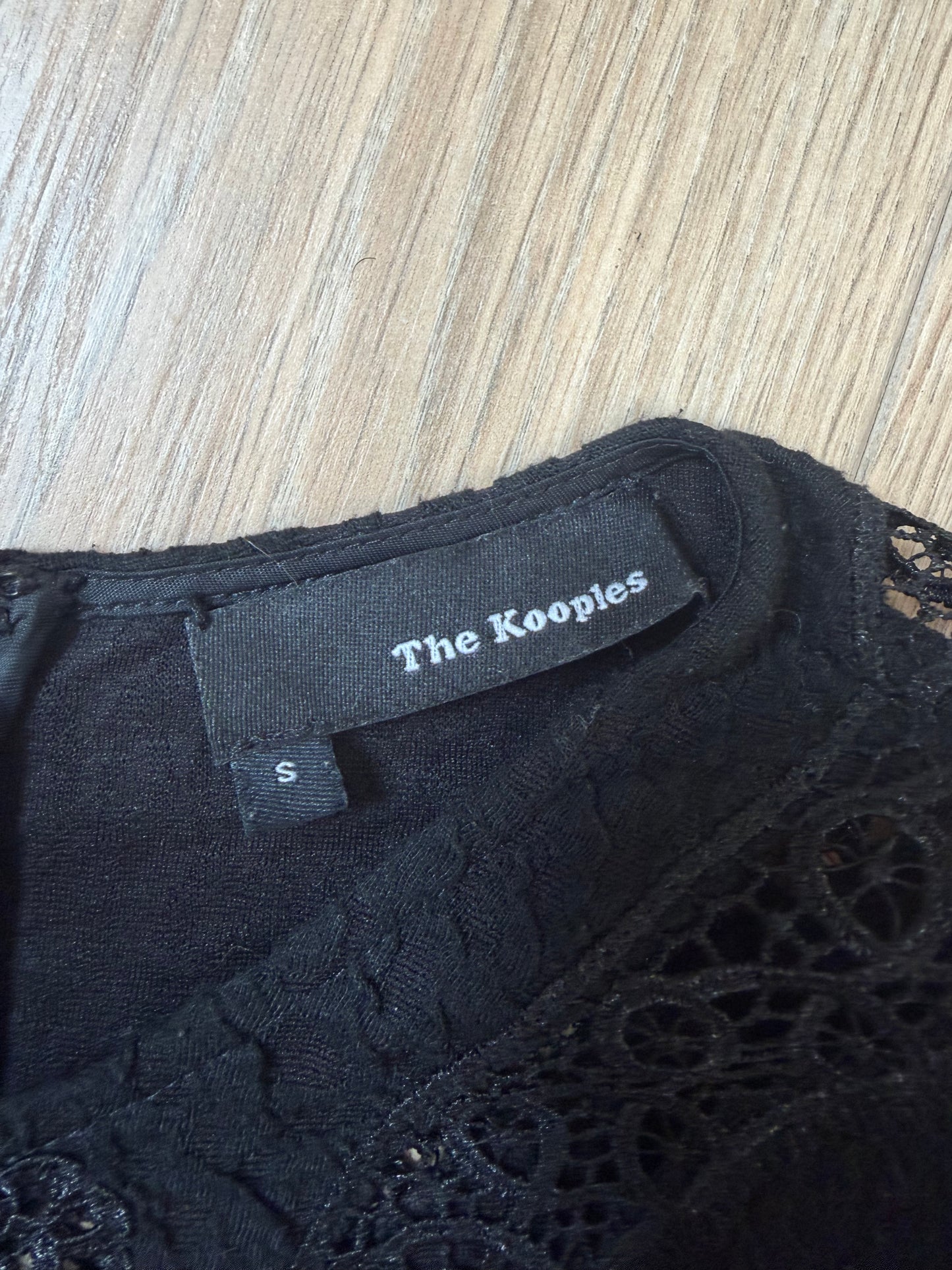 Robe noire en dentelle The Kooples à manches 3/4 – Taille S