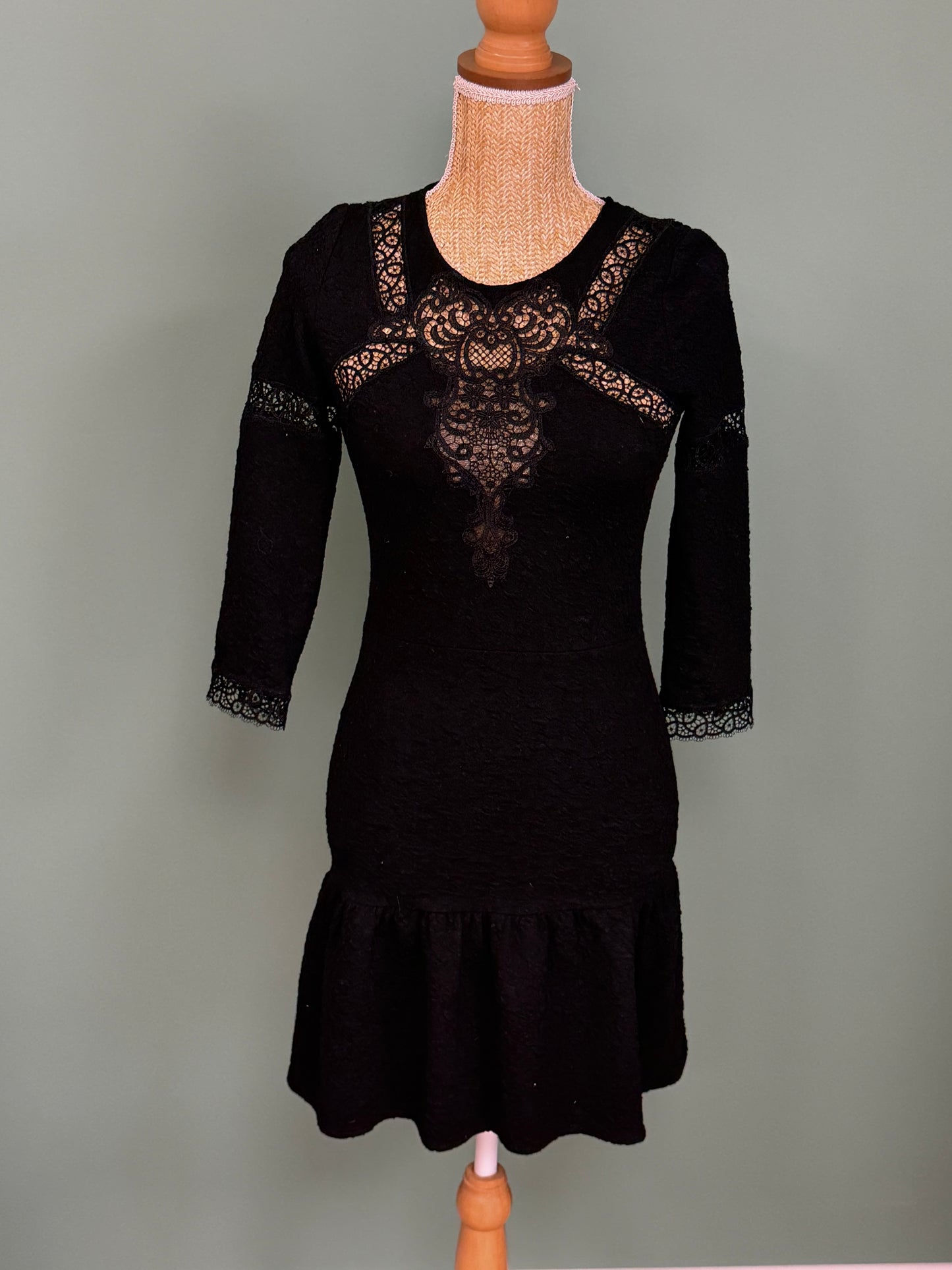 Robe noire en dentelle The Kooples à manches 3/4 – Taille S