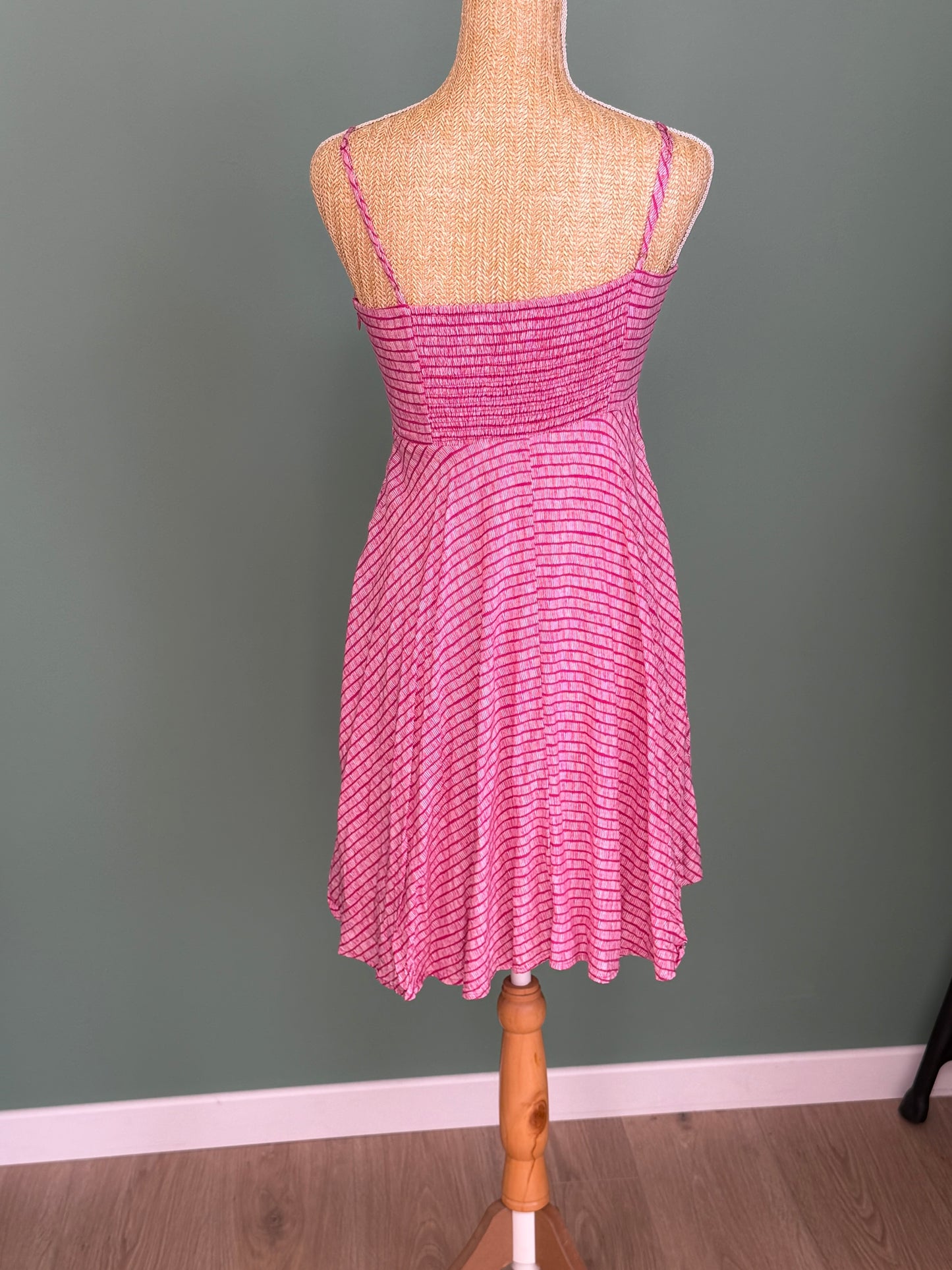 Robe patineuse rose à rayures fines en viscose – Taille M