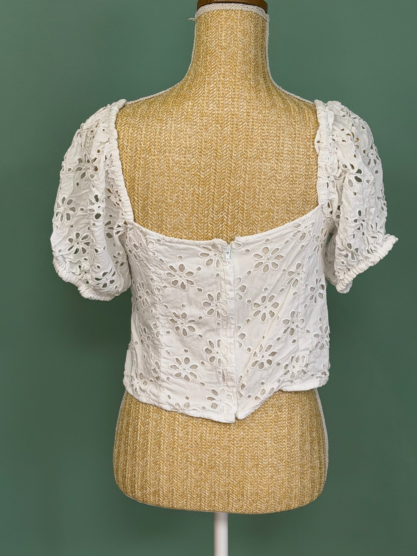 Blouse courte en broderie anglaise blanche à manches bouffantes – Taille L