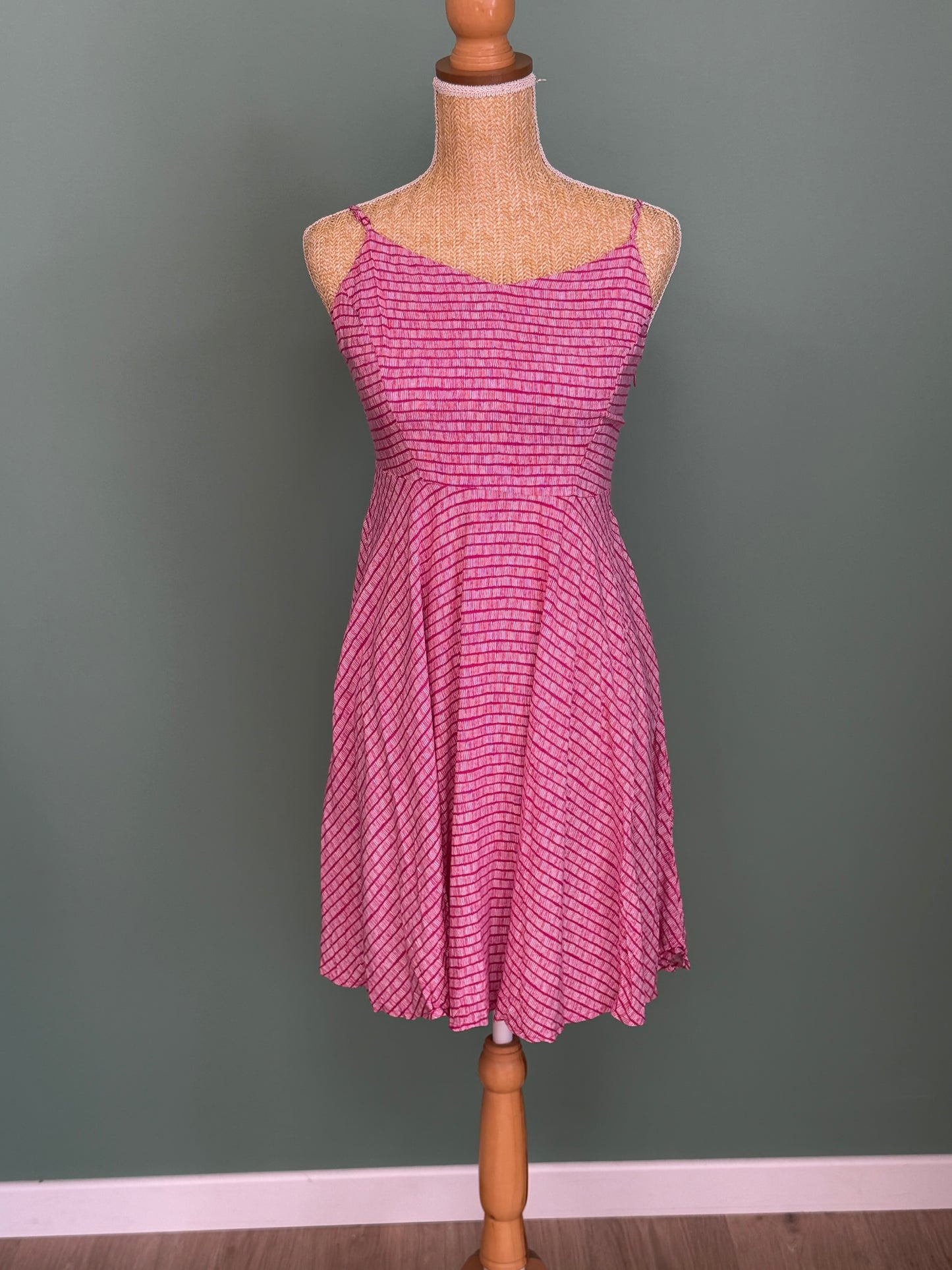 Robe patineuse rose à rayures fines en viscose – Taille M
