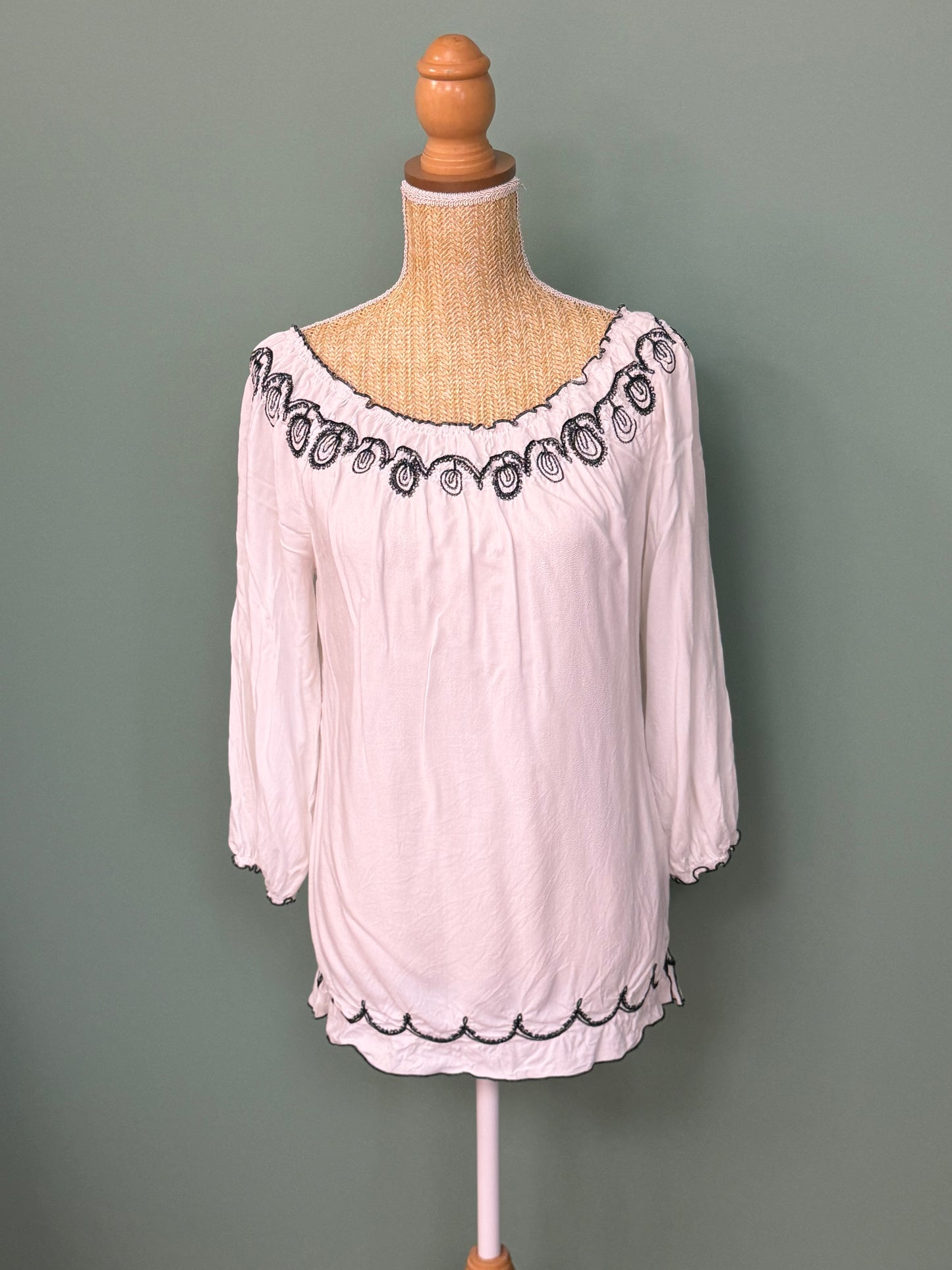 Blouse bohème blanche à broderies noires – Taille L