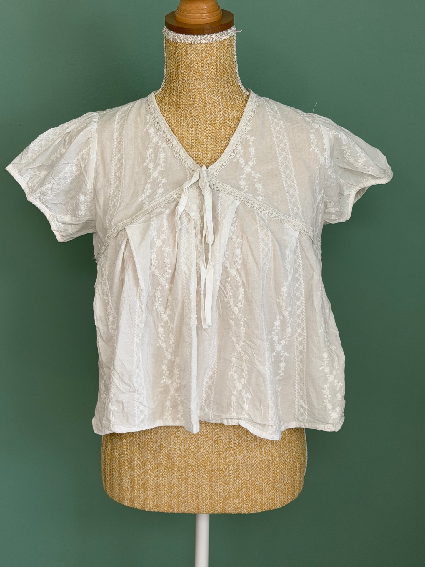 Blouse blanche brodée à manches courtes femme M