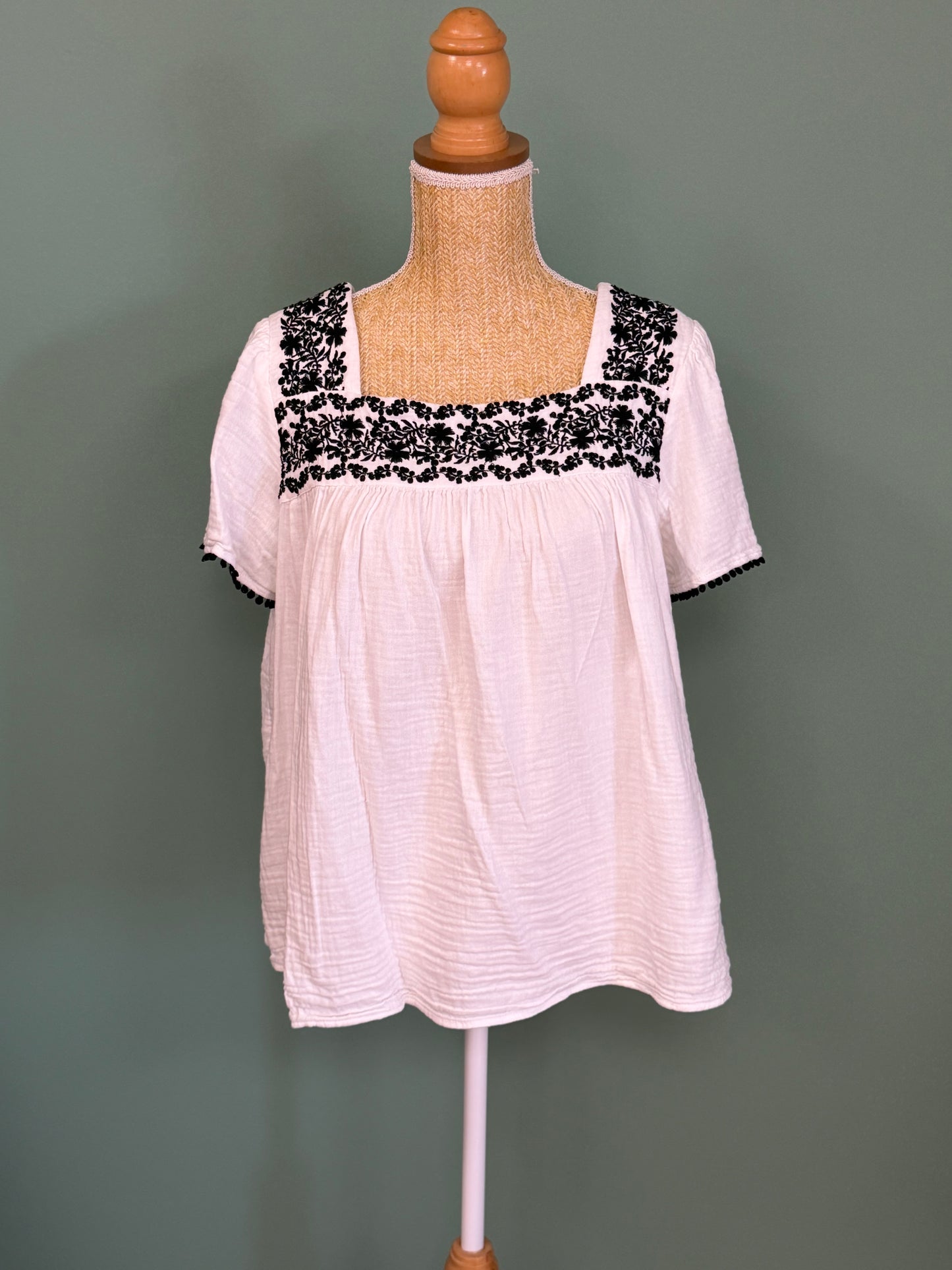 Blouse blanche brodée noire femme L