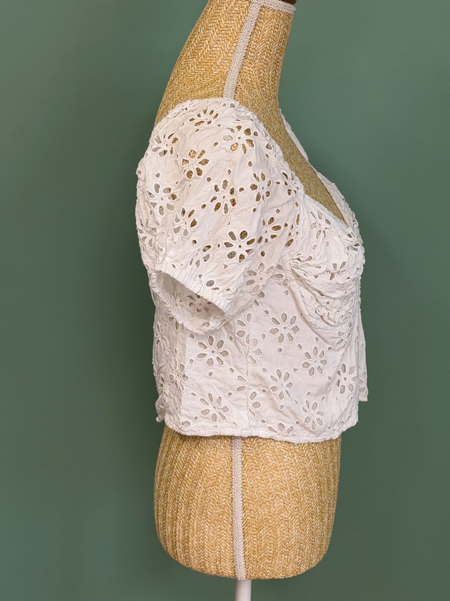 Blouse courte en broderie anglaise blanche à manches bouffantes – Taille L