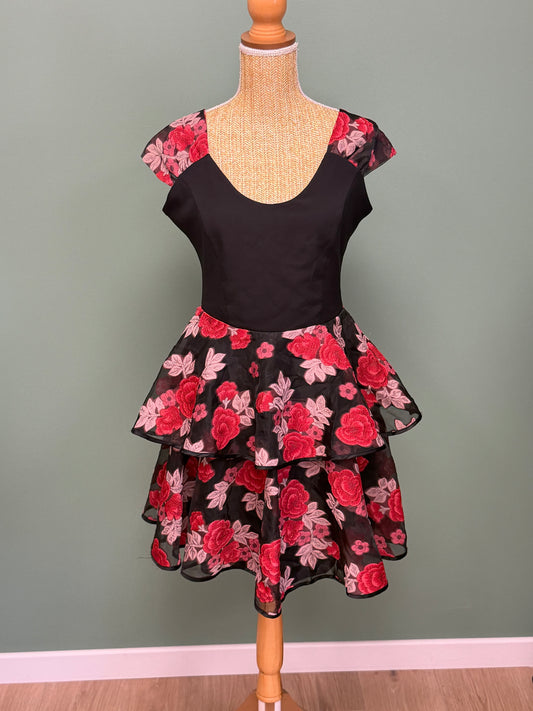 Robe de soirée noire à fleurs brodées – Fervente – Taille estimée 38/40