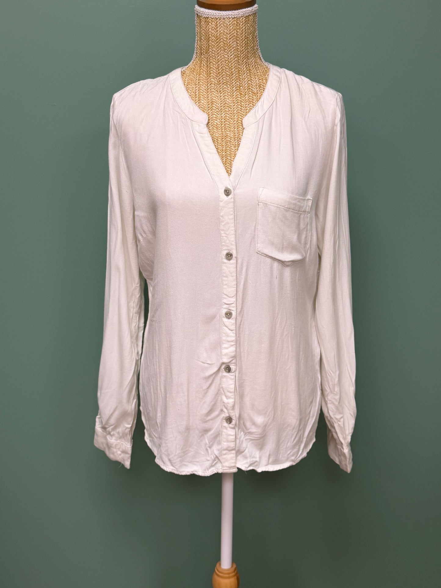 Blouse blanche fluide détail dentelle bohème