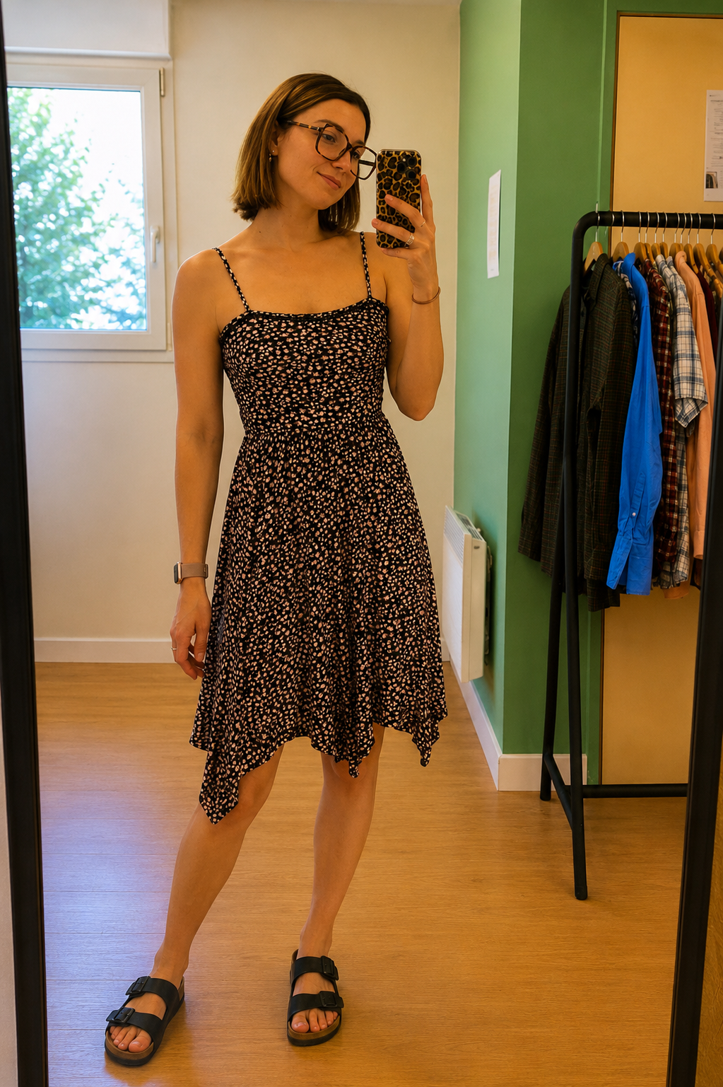 Robe noire fleurie à bretelles fines – Taille XS