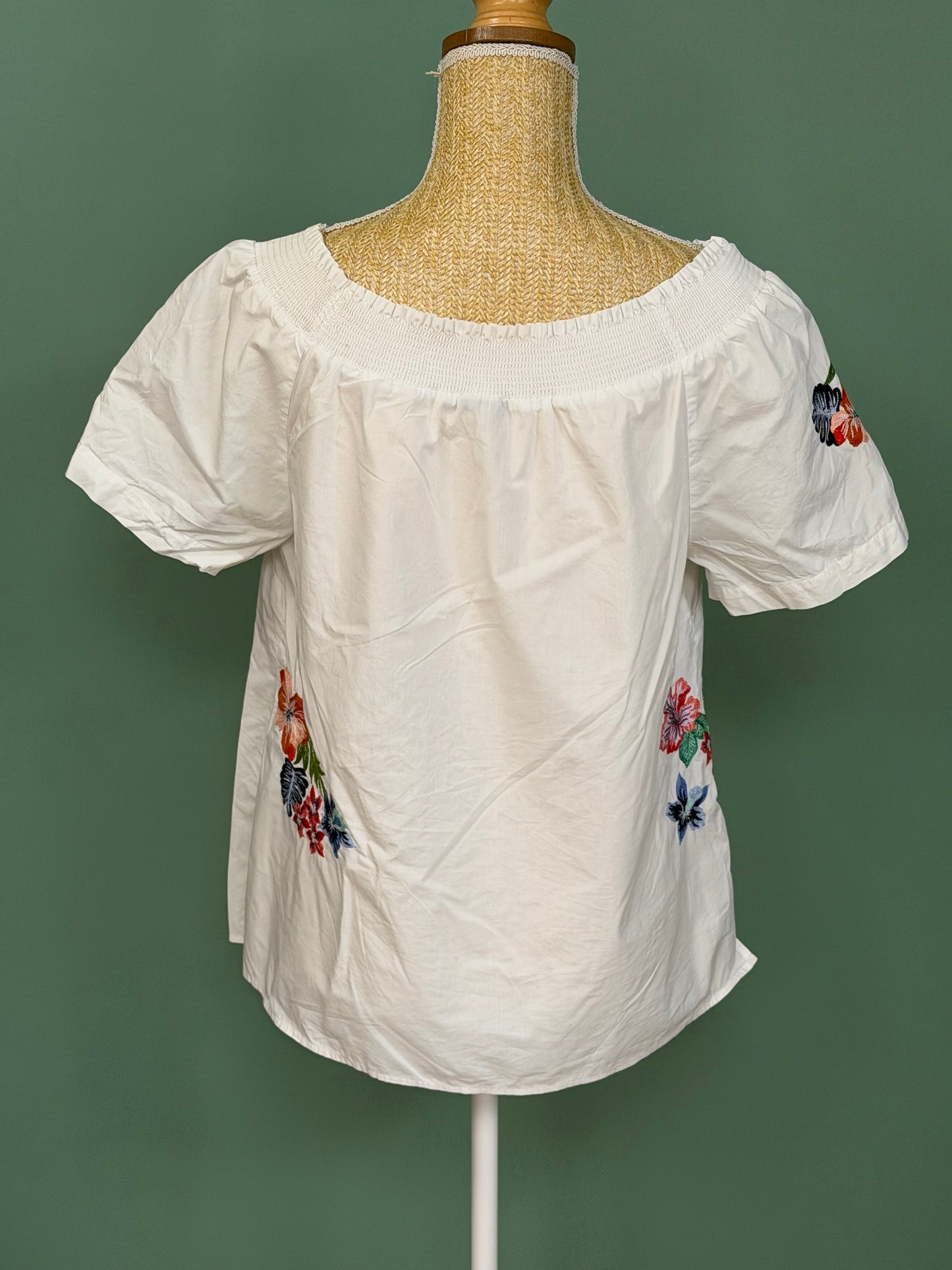 Blouse blanche à épaules dénudées brodée fleurs – Taille M/L