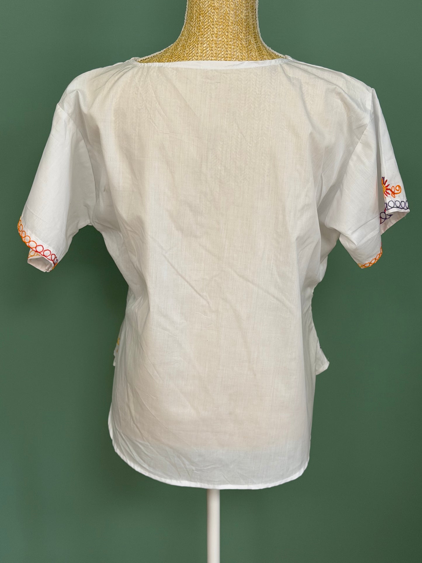 Blouse blanche brodée fleurie femme grande taille XL