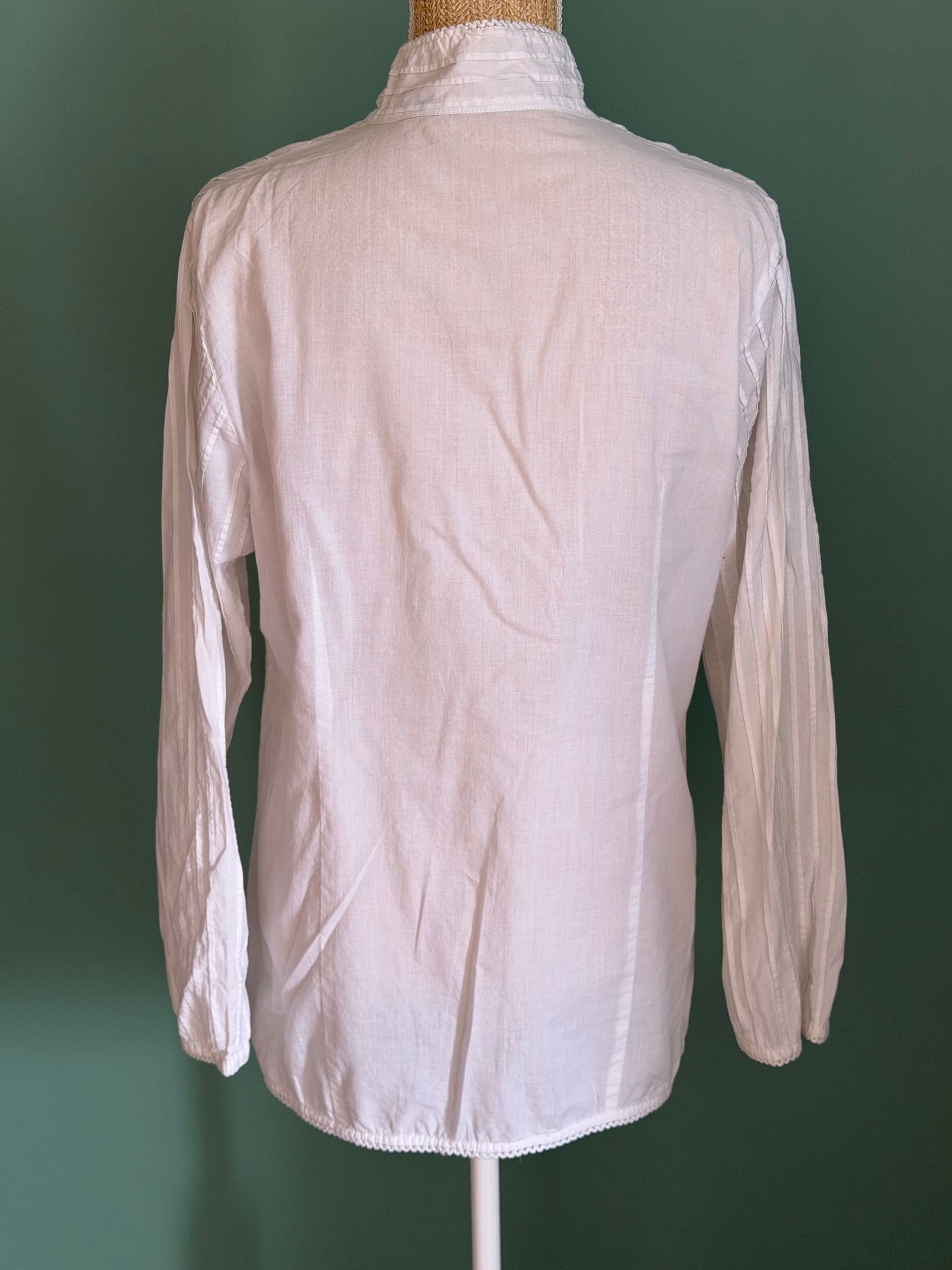 Blouse blanche brodée à col volant femme L