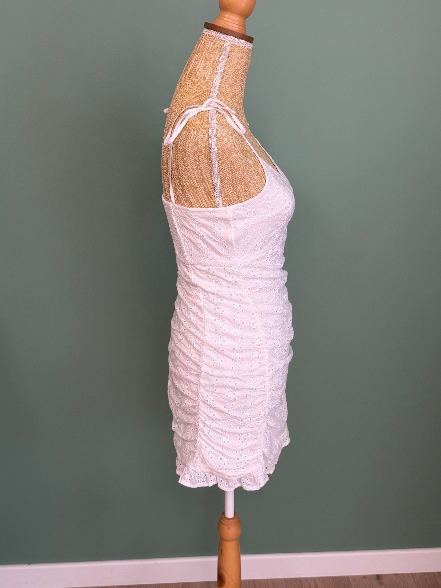 Robe courte Abercrombie & Fitch en broderie anglaise blanche – Taille S