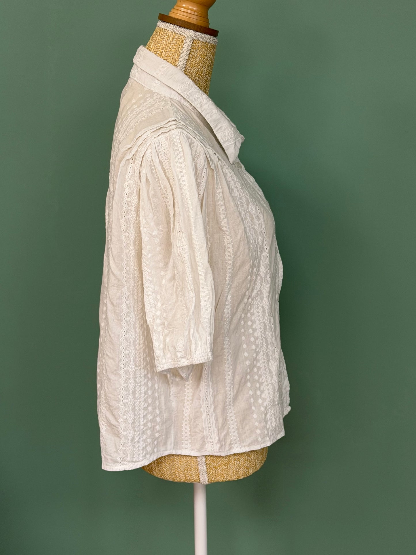 Chemisier blanc brodé en coton à manches bouffantes – Taille M/L