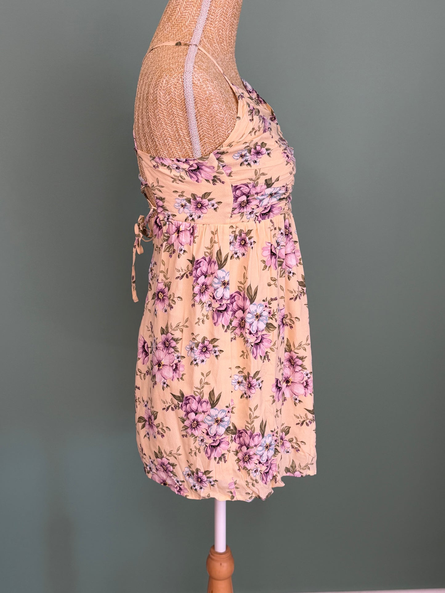 Robe fleurie beige rosé à dos lacé – Taille S