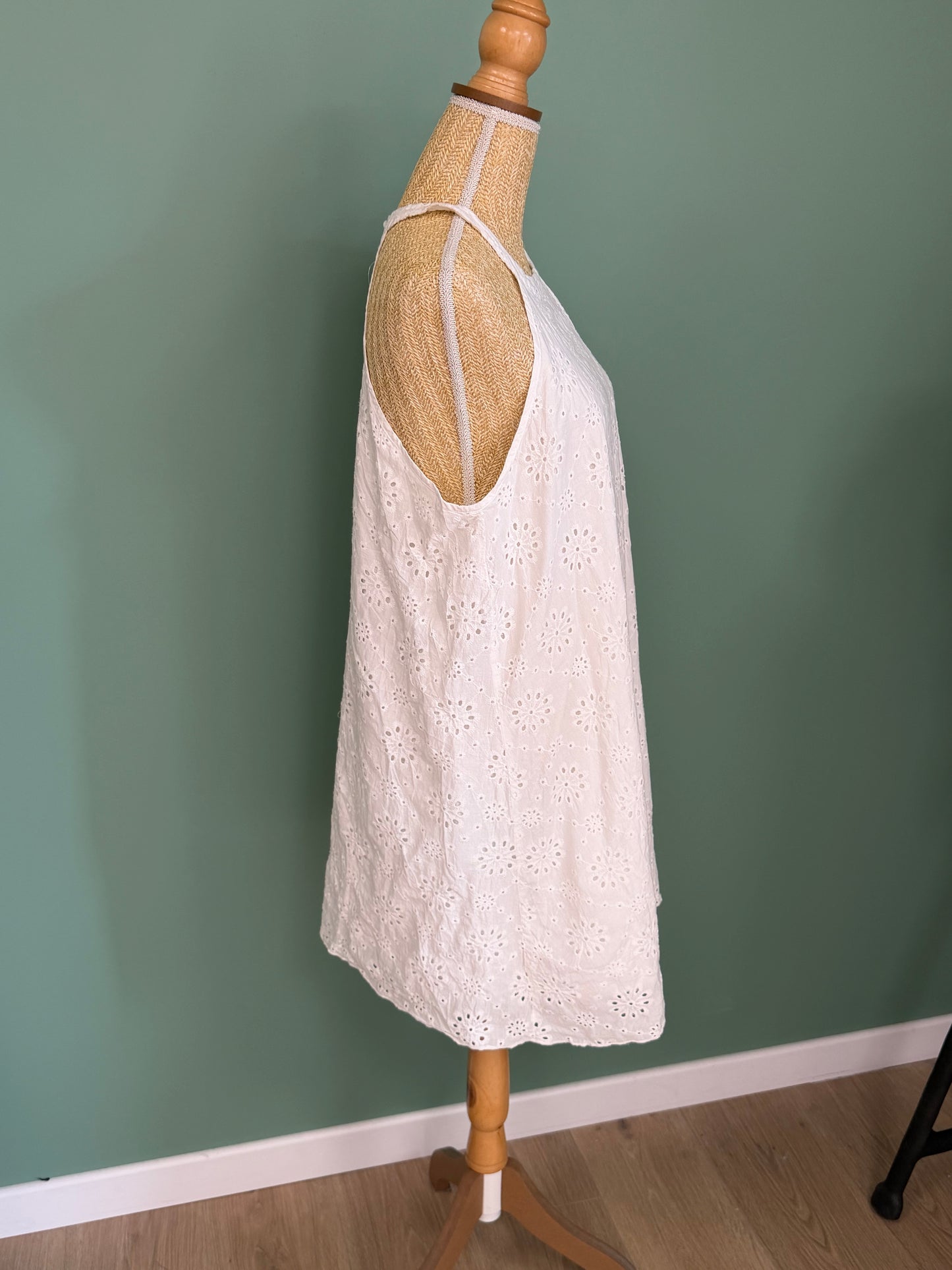 Robe blanche en broderie anglaise sans manches femme XL