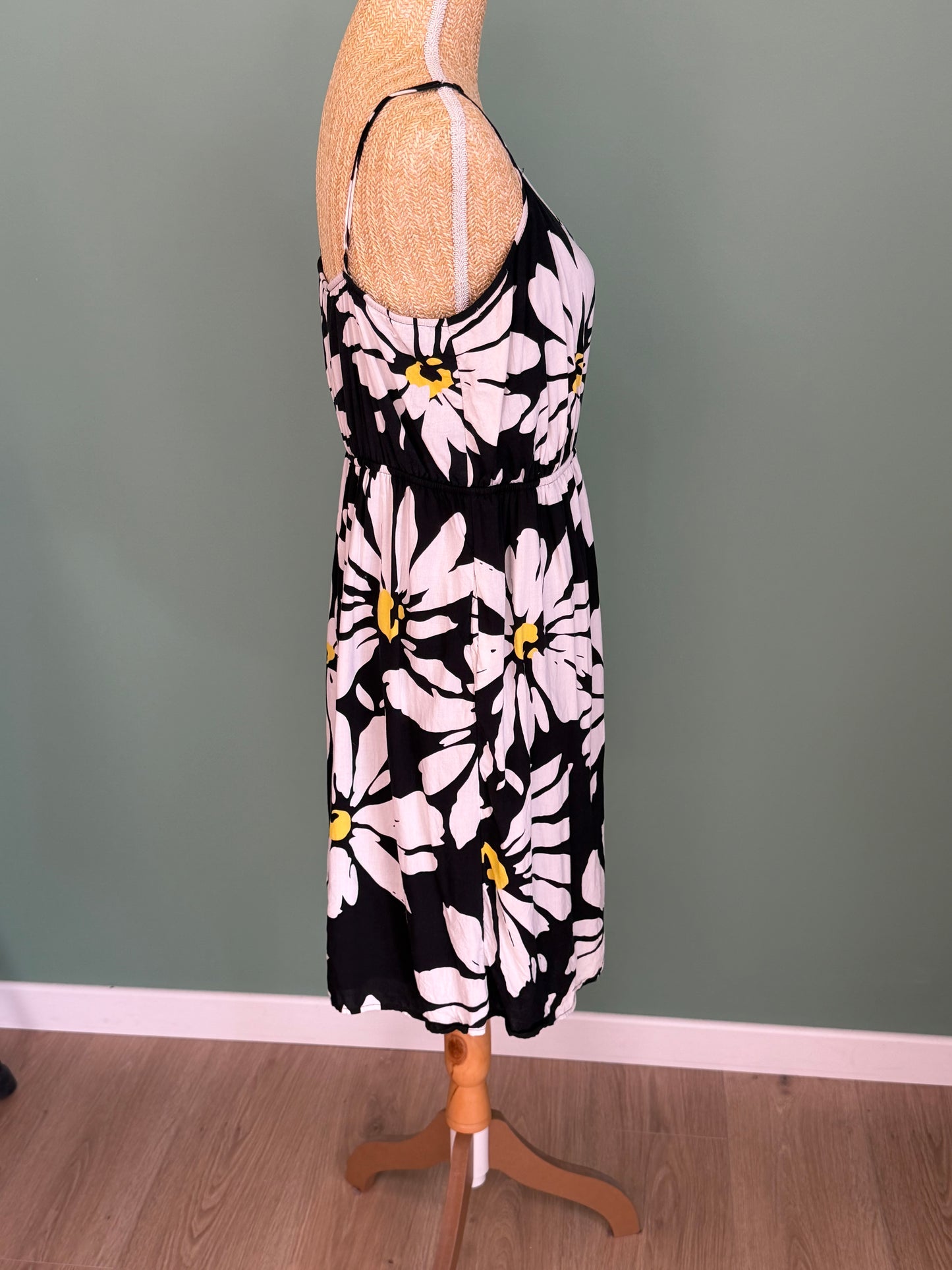 Robe à bretelles noire à fleurs blanches – Taille L