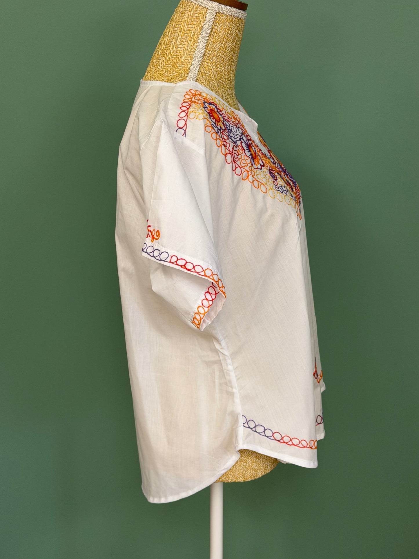 Blouse blanche brodée fleurie femme grande taille XL