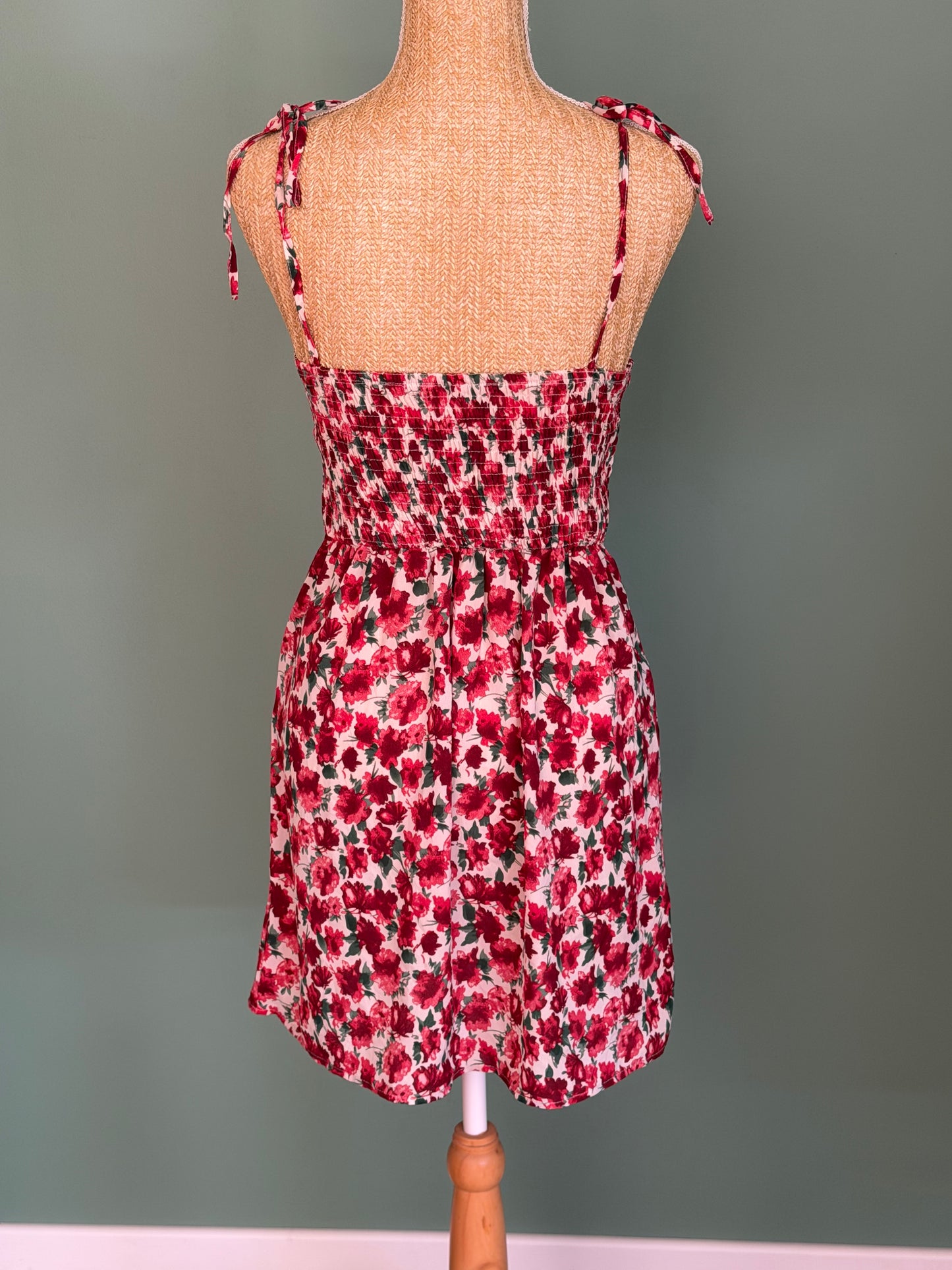 Robe fleurie rose et rouge à bretelles nouées – Taille XS