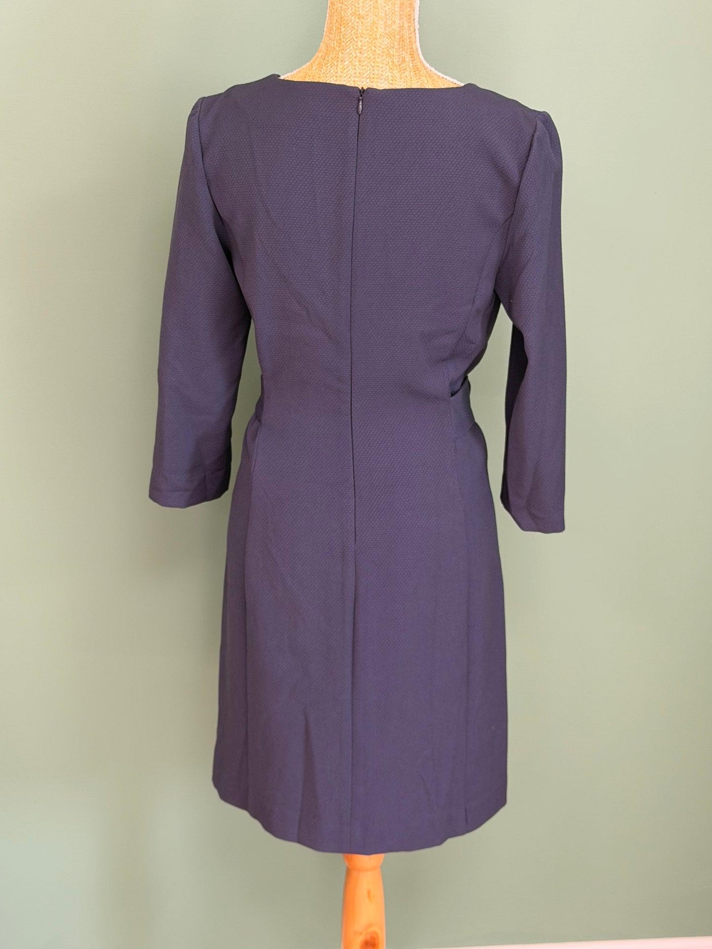 Robe bleu marine Burton of London ceinturée à décolleté V – Taille 38