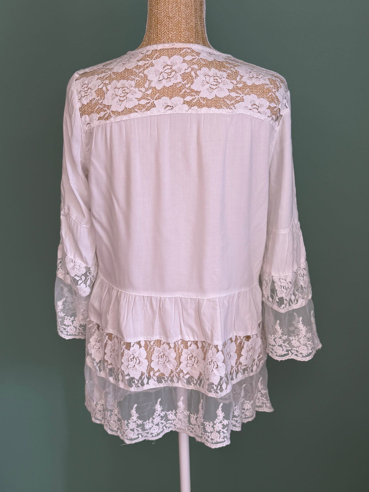 Blouse blanche bohème en dentelle et volants femme L