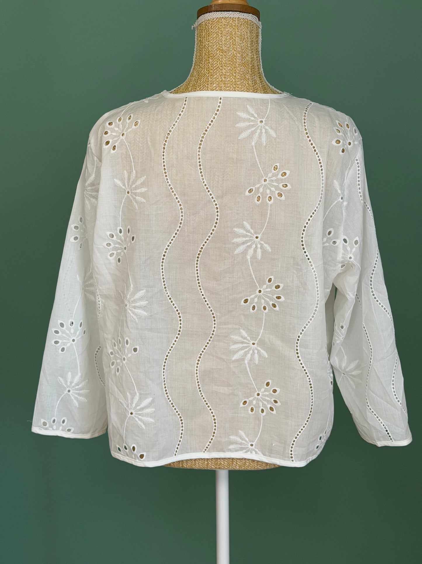 Gilet blanc brodé ajouré femme XL